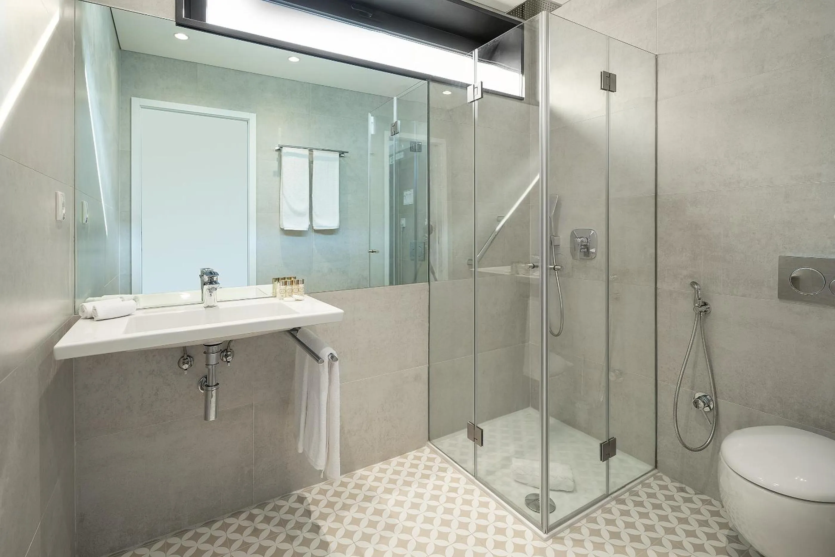 Shower in Caléway Hotel