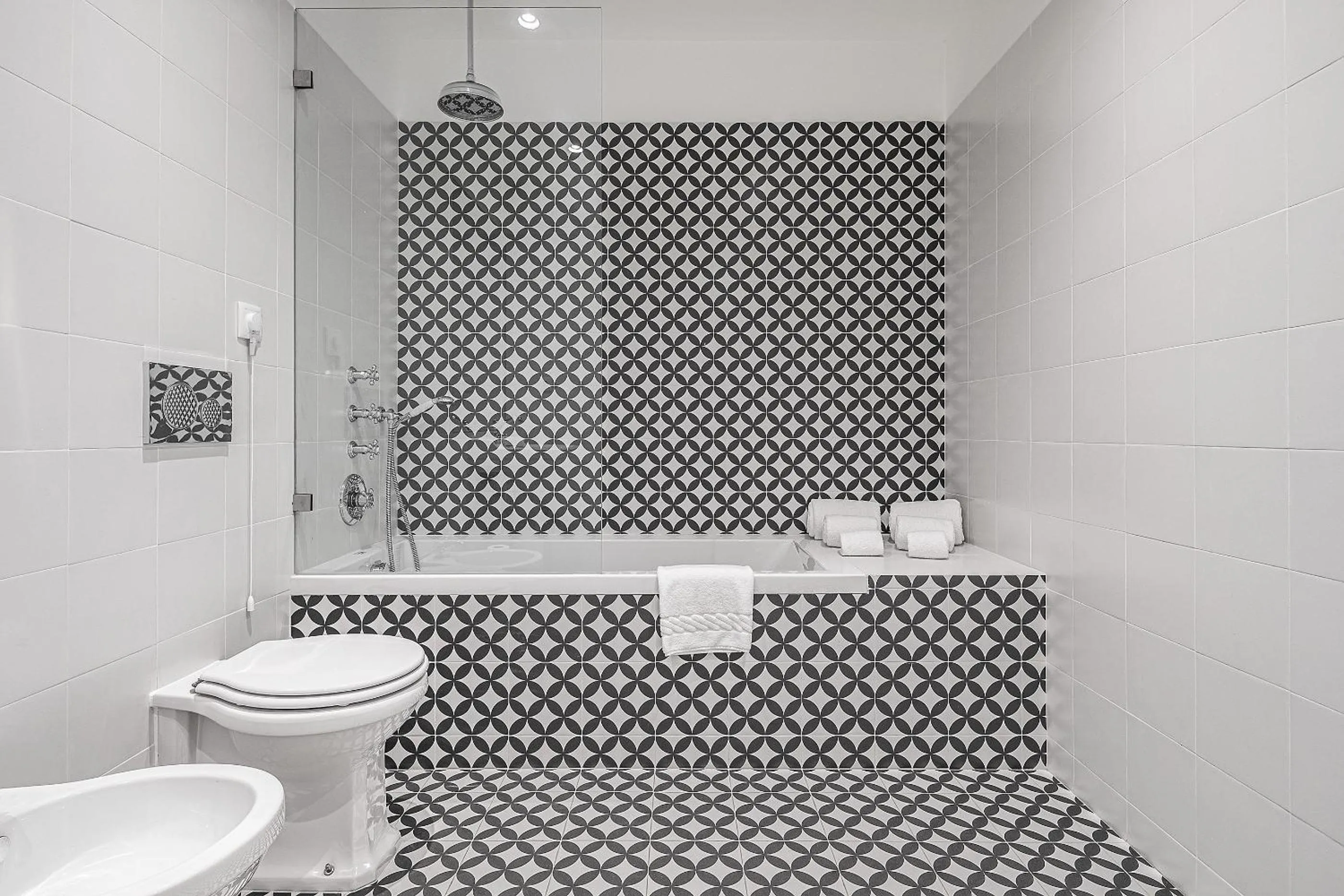 Toilet in Caléway Hotel