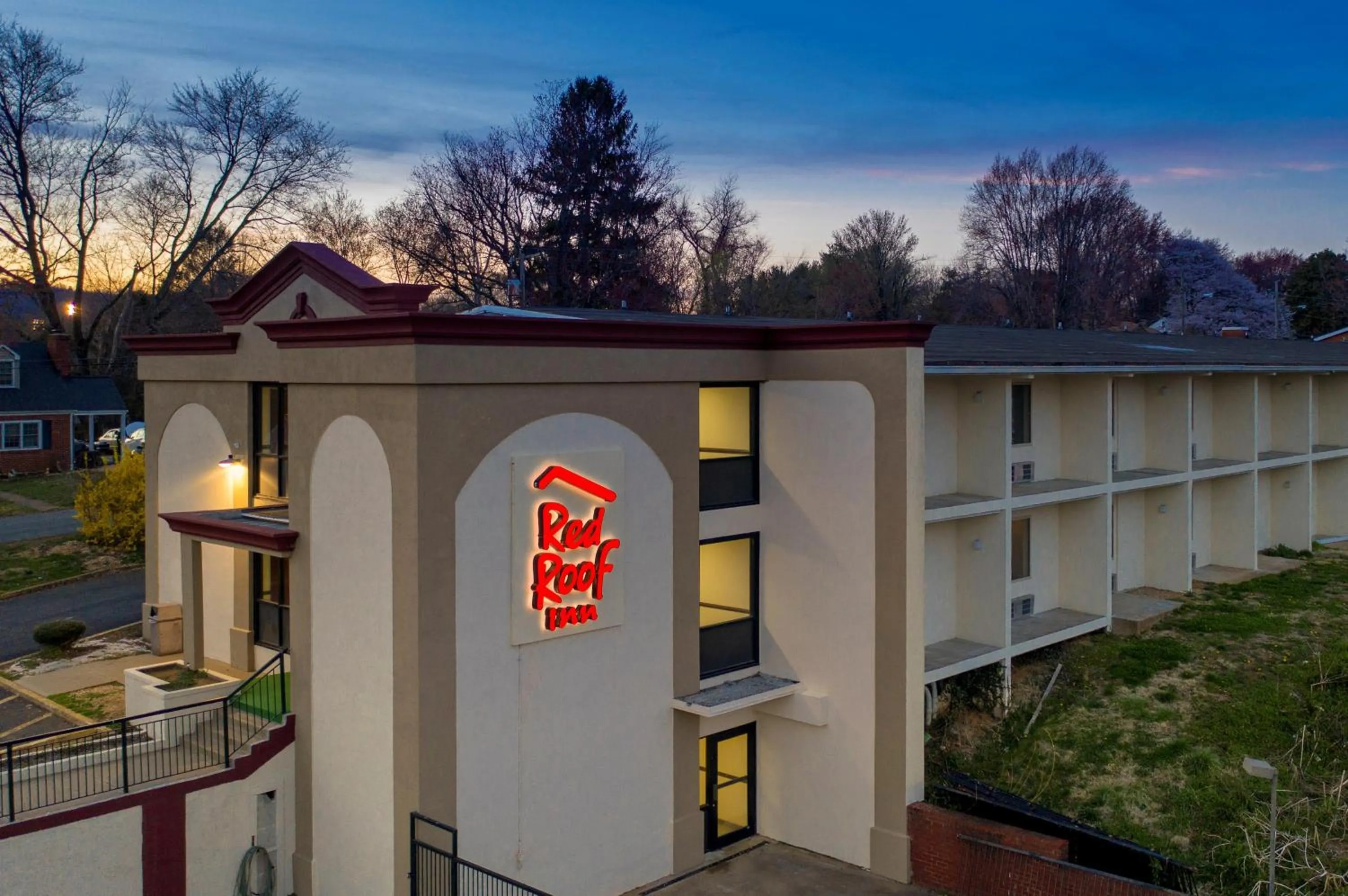 Property building in Red Roof Inn Warrenton