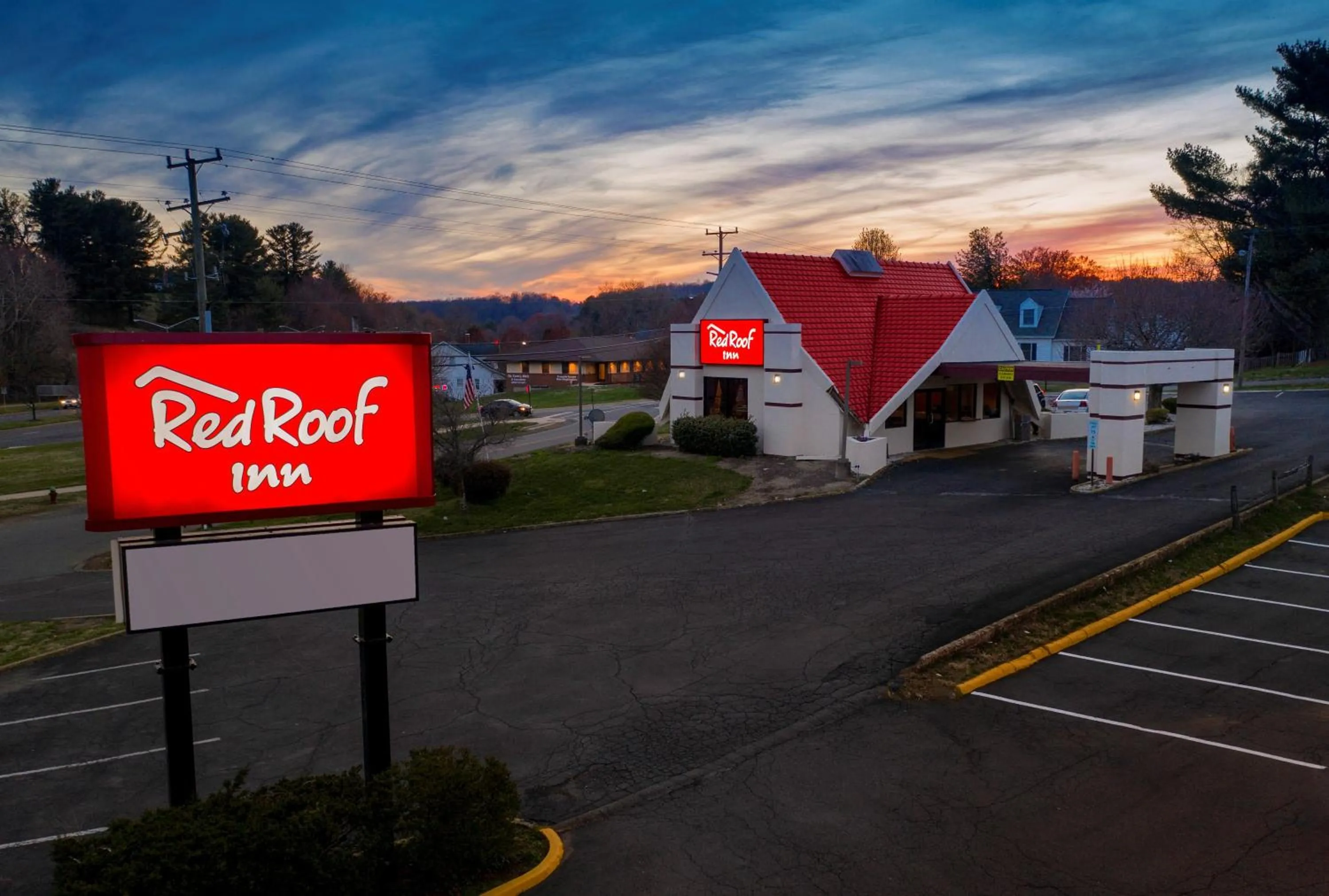 Property building in Red Roof Inn Warrenton