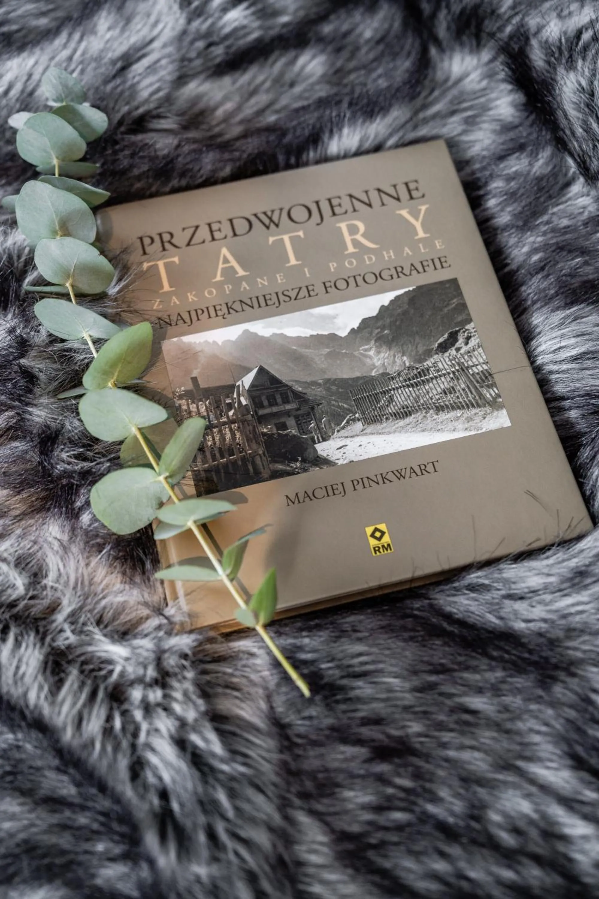 Text overlay in Hotel Litworowy Staw