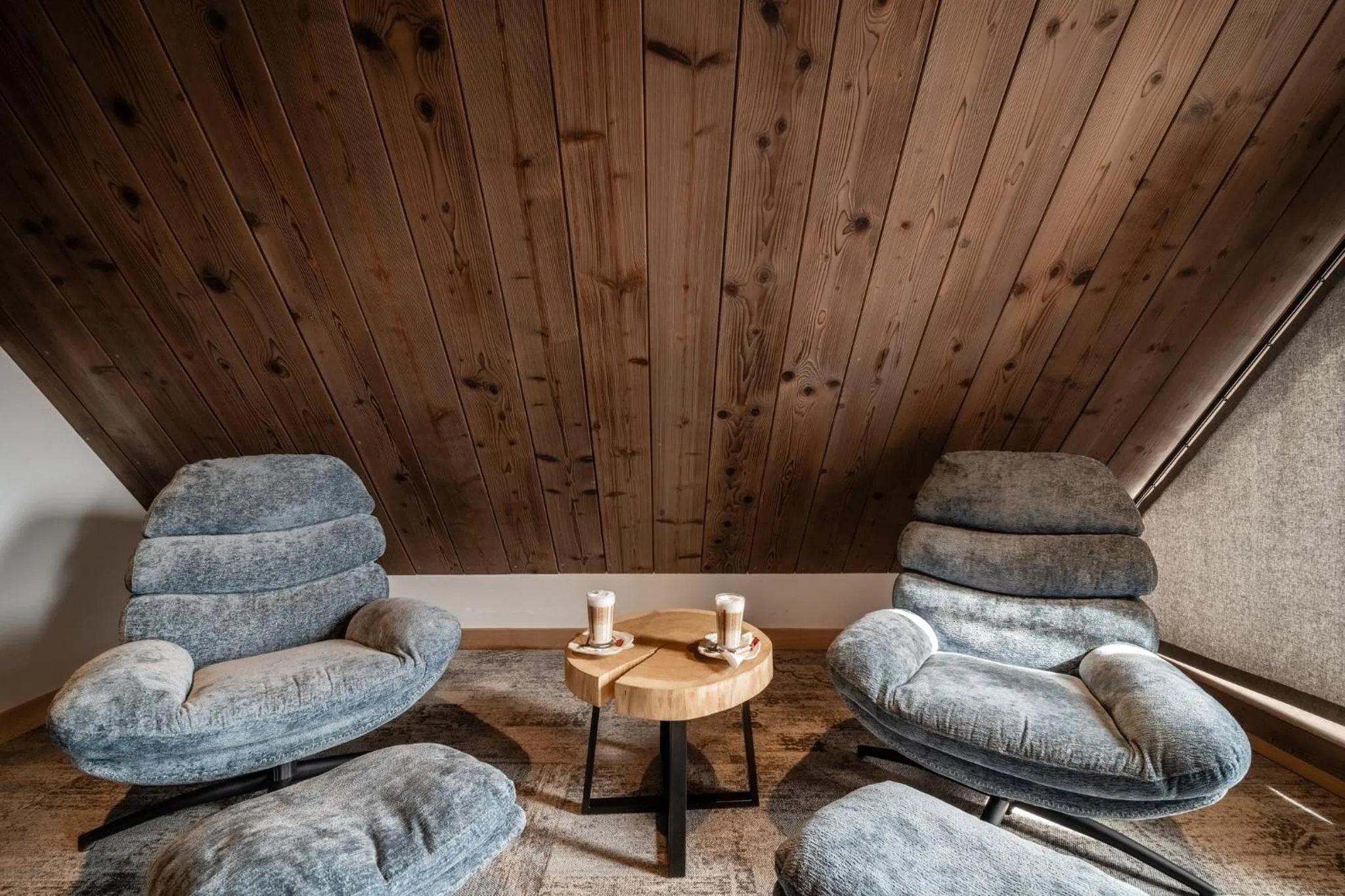 Seating area in Hotel Litworowy Staw