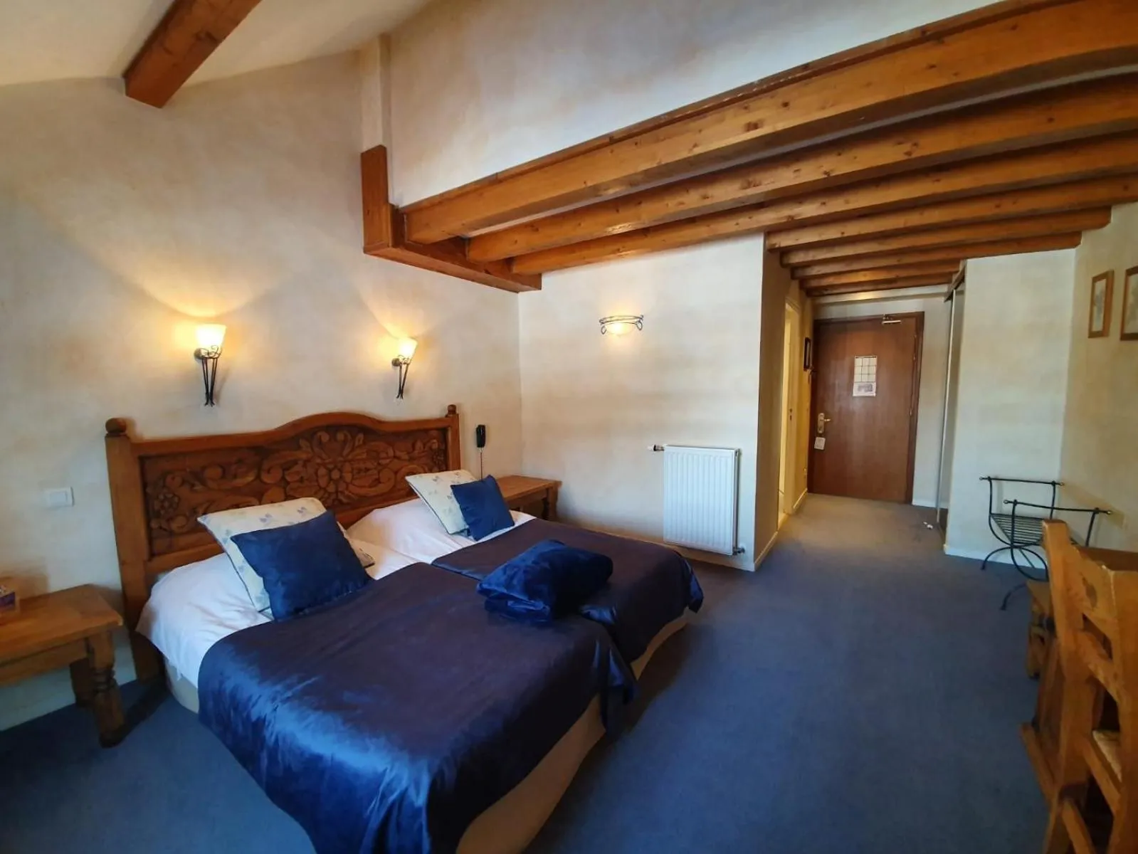 Bedroom, Bed in Le Chalet Suisse