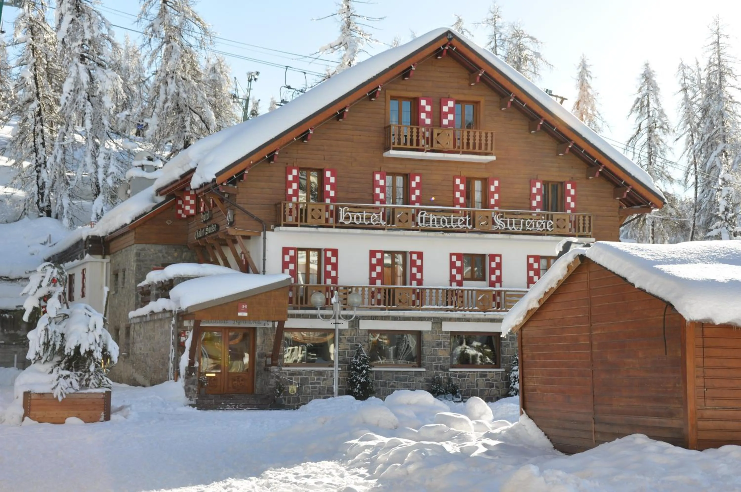 Facade/entrance in Le Chalet Suisse