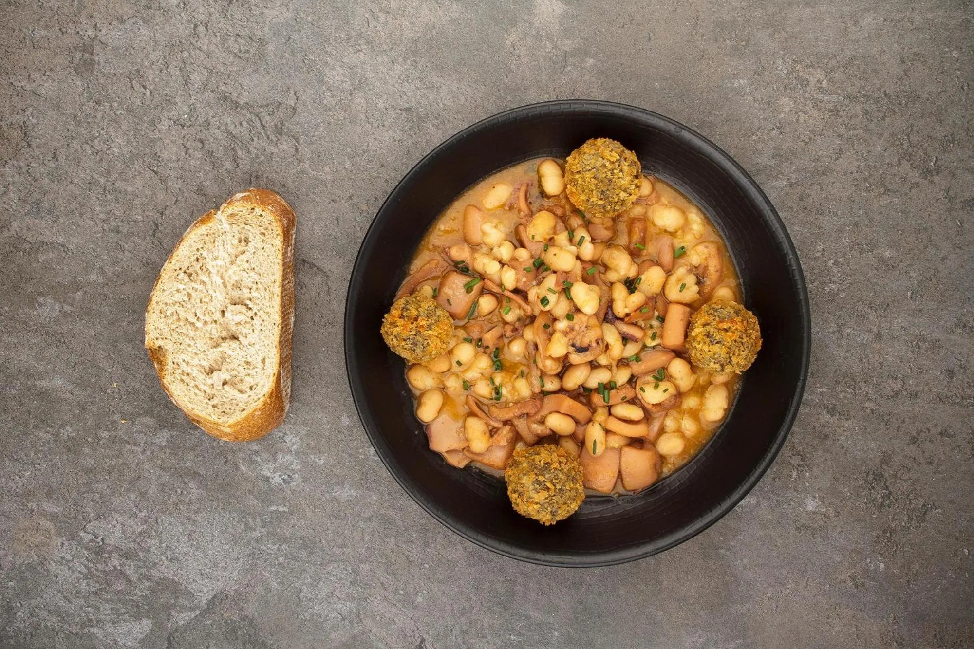 Restaurant/places to eat in Smoix hotel