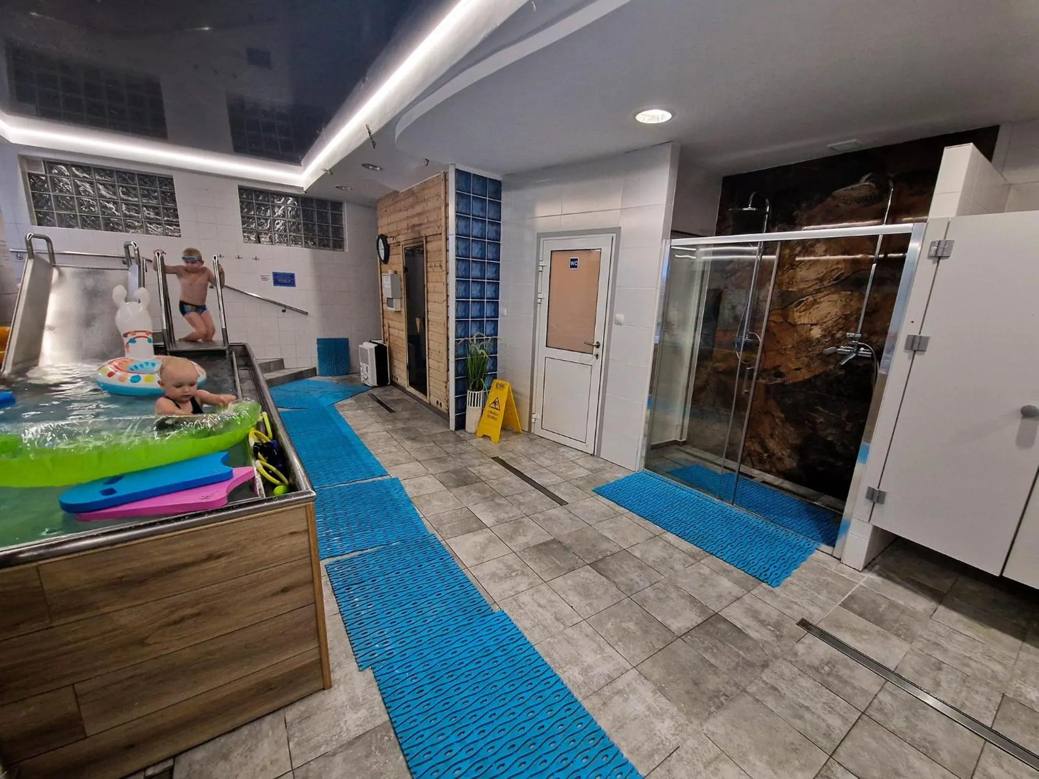 Hotel Miłosz Restauracja, Basen dla dzieci, Sala Zabaw, Siłownia