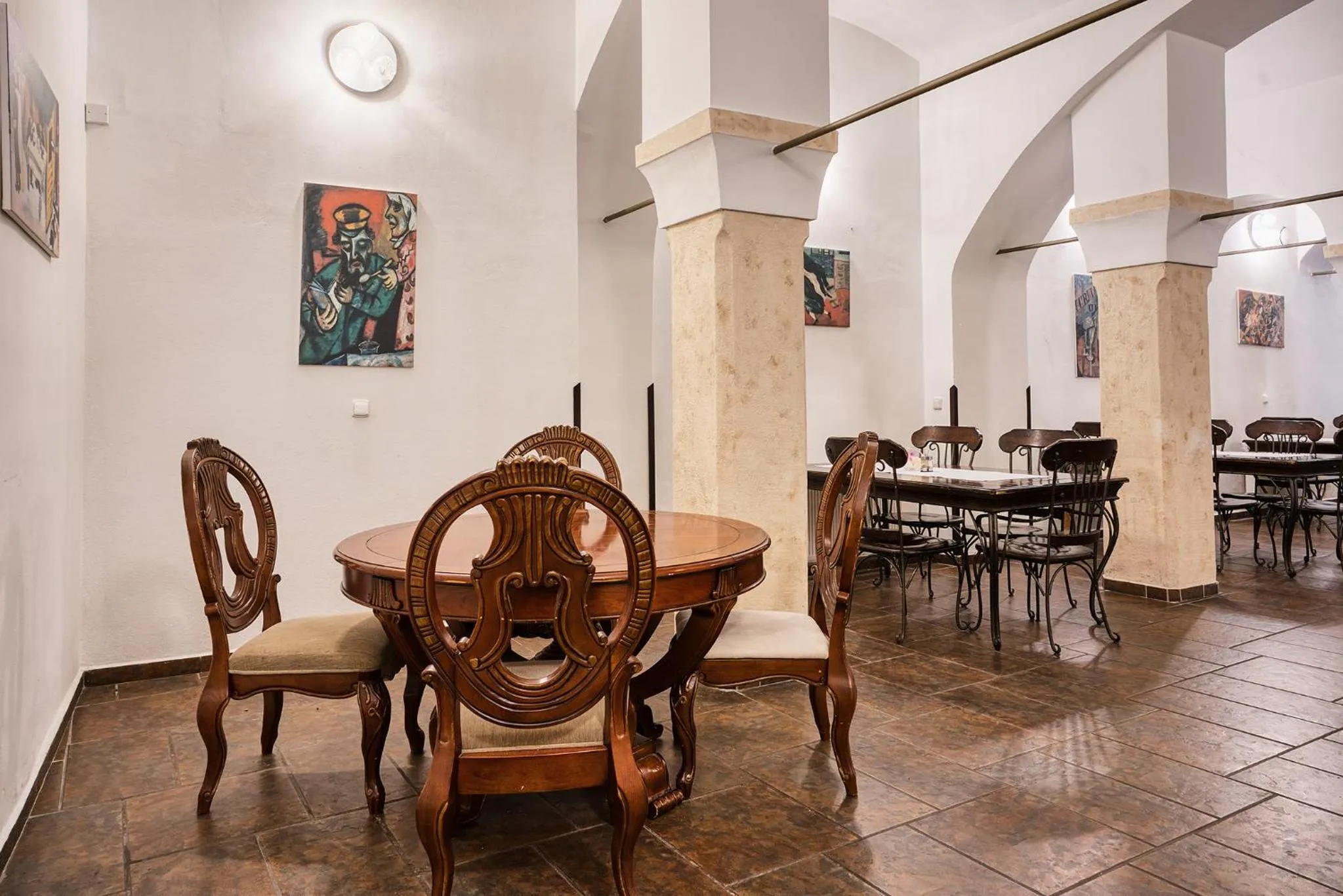 Restaurant/places to eat in Hotel Royal