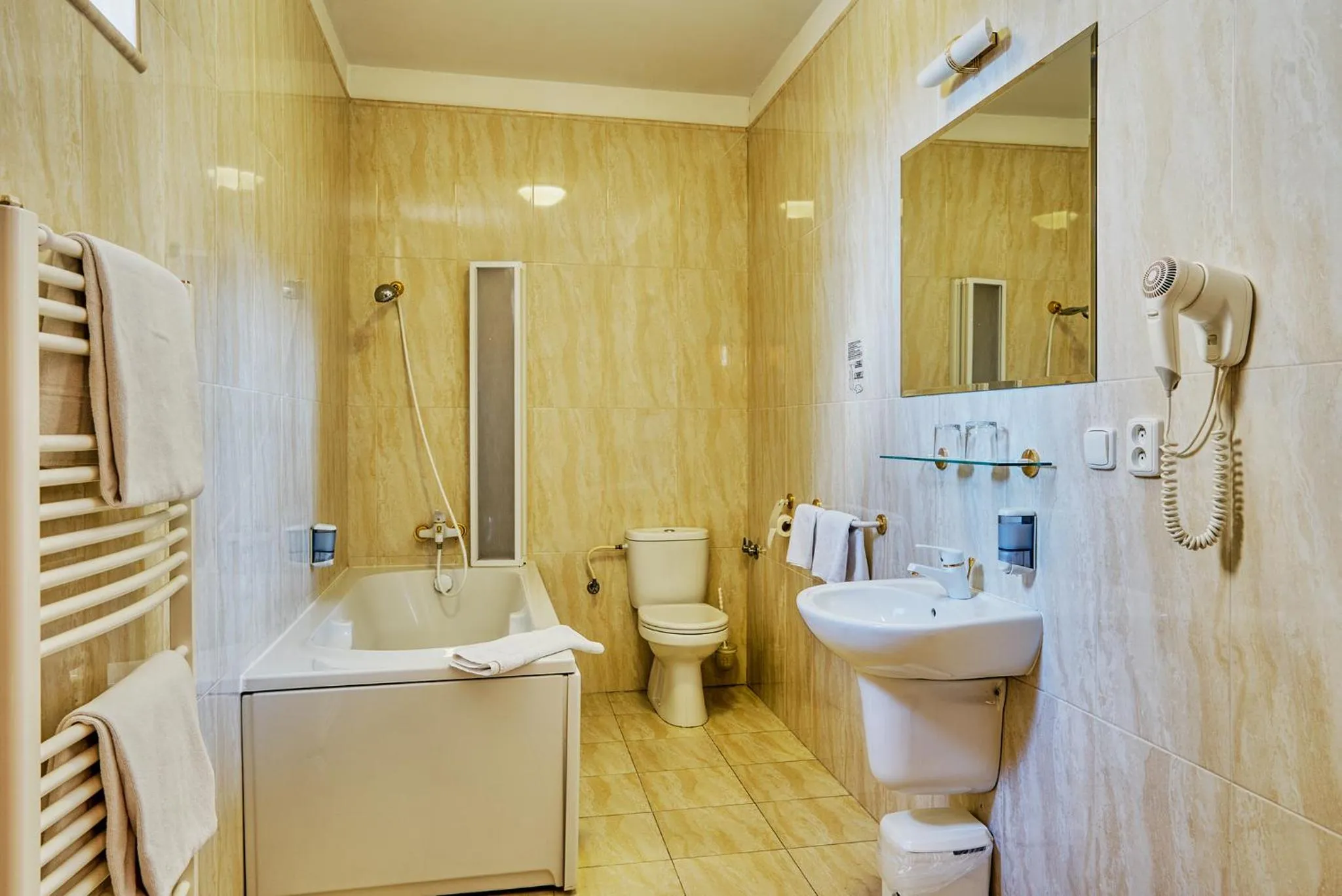 Bathroom in Hotel Royal