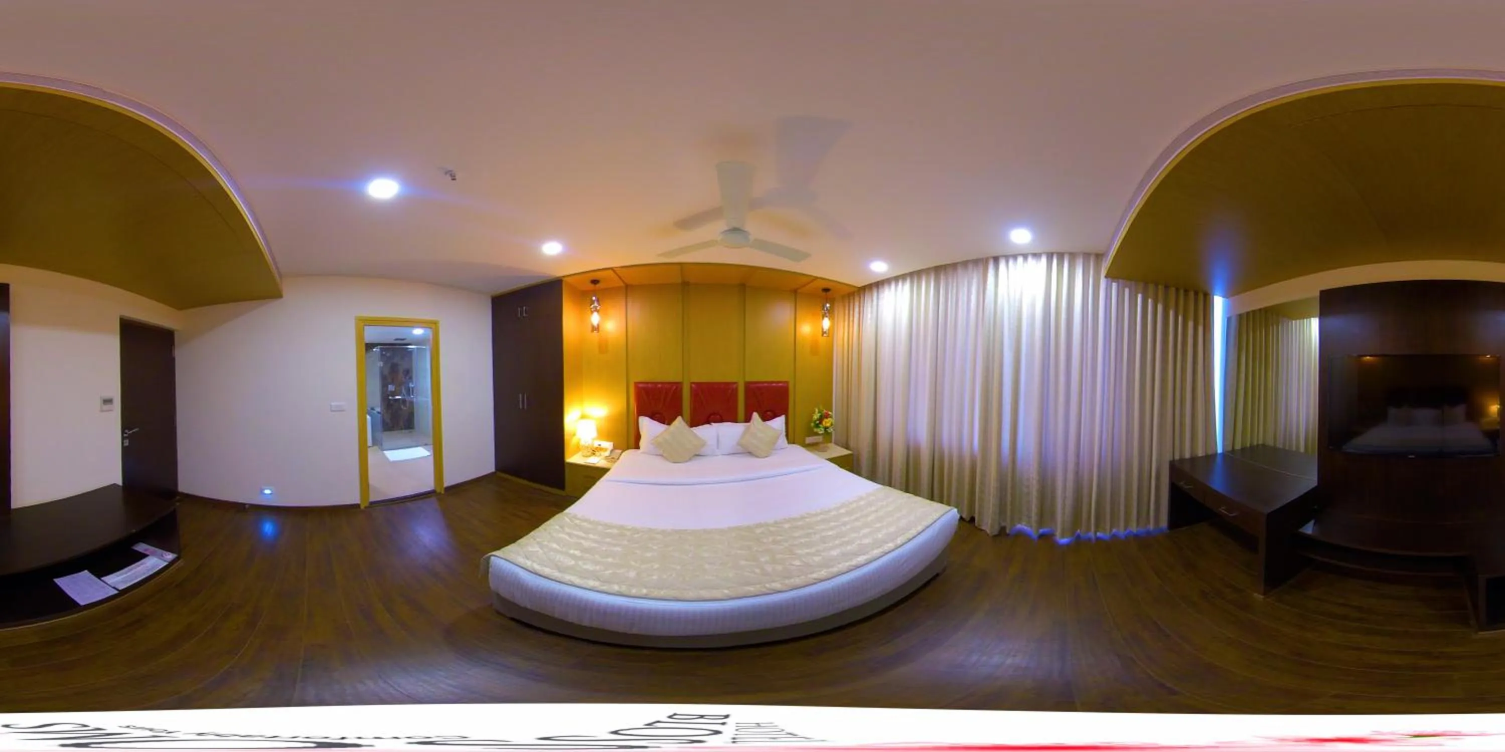 Photo of the whole room, Bed in Hotel Blossoms