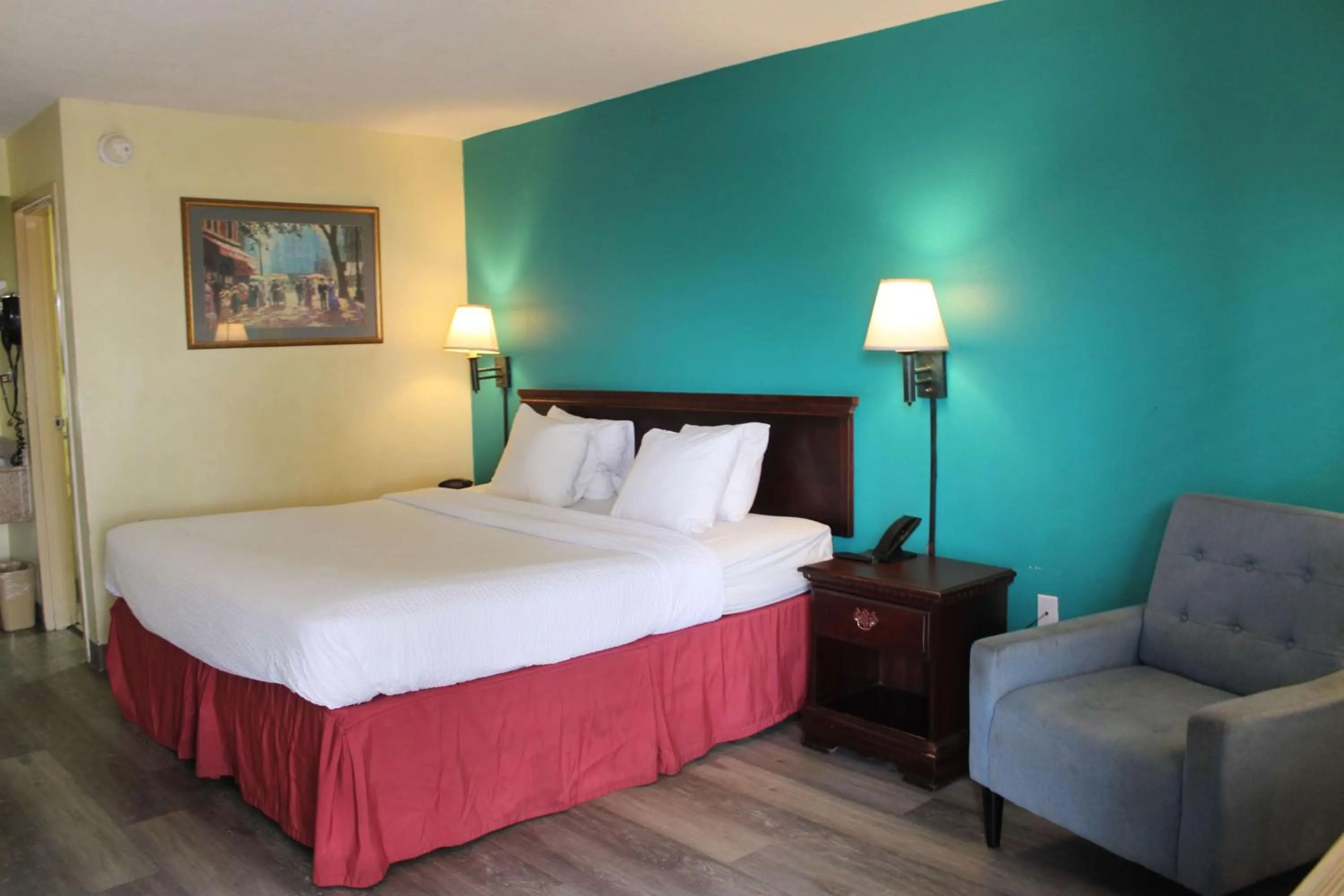 Photo of the whole room, Bed in Days Inn by Wyndham Marianna