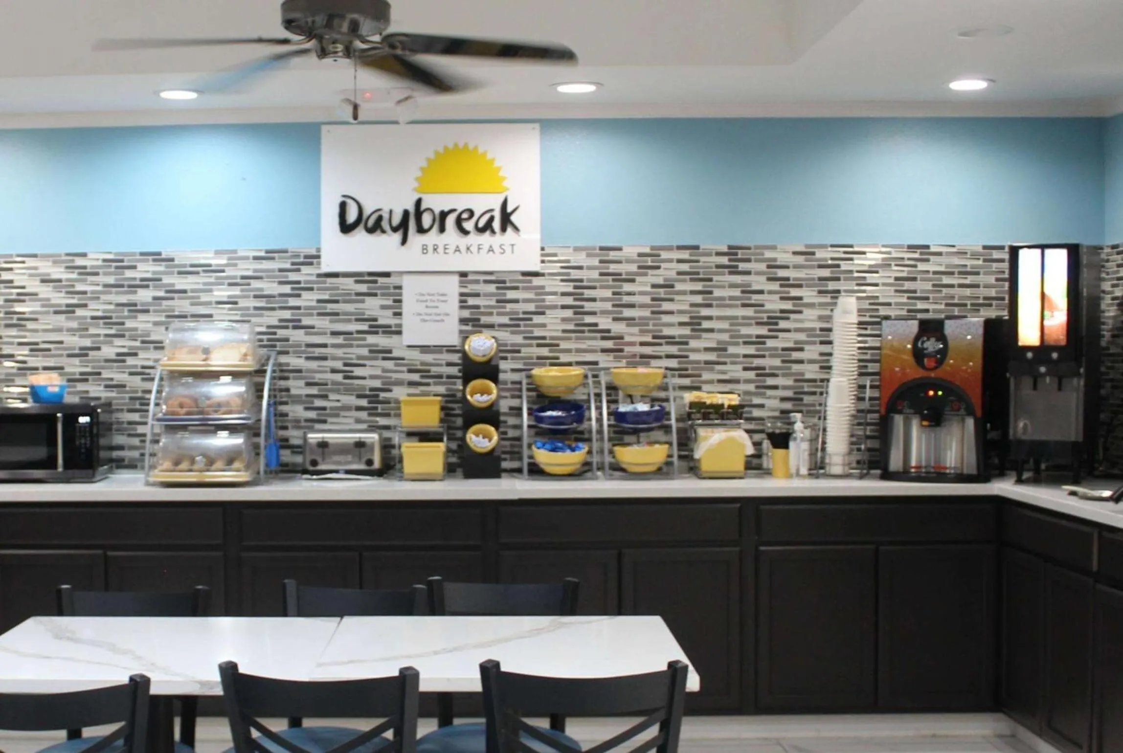 Restaurant/places to eat in Days Inn by Wyndham Marianna