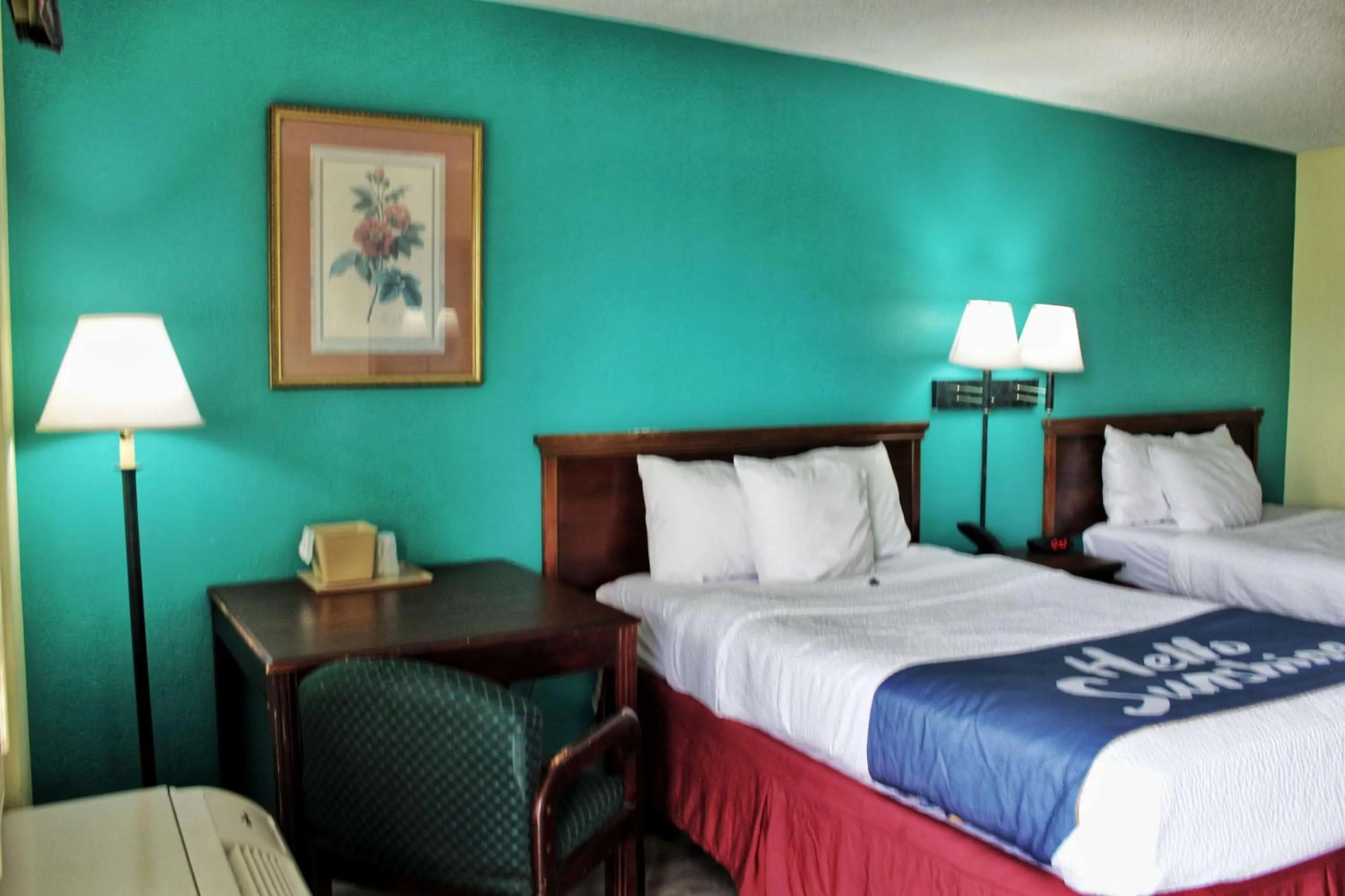 Photo of the whole room, Bed in Days Inn by Wyndham Marianna