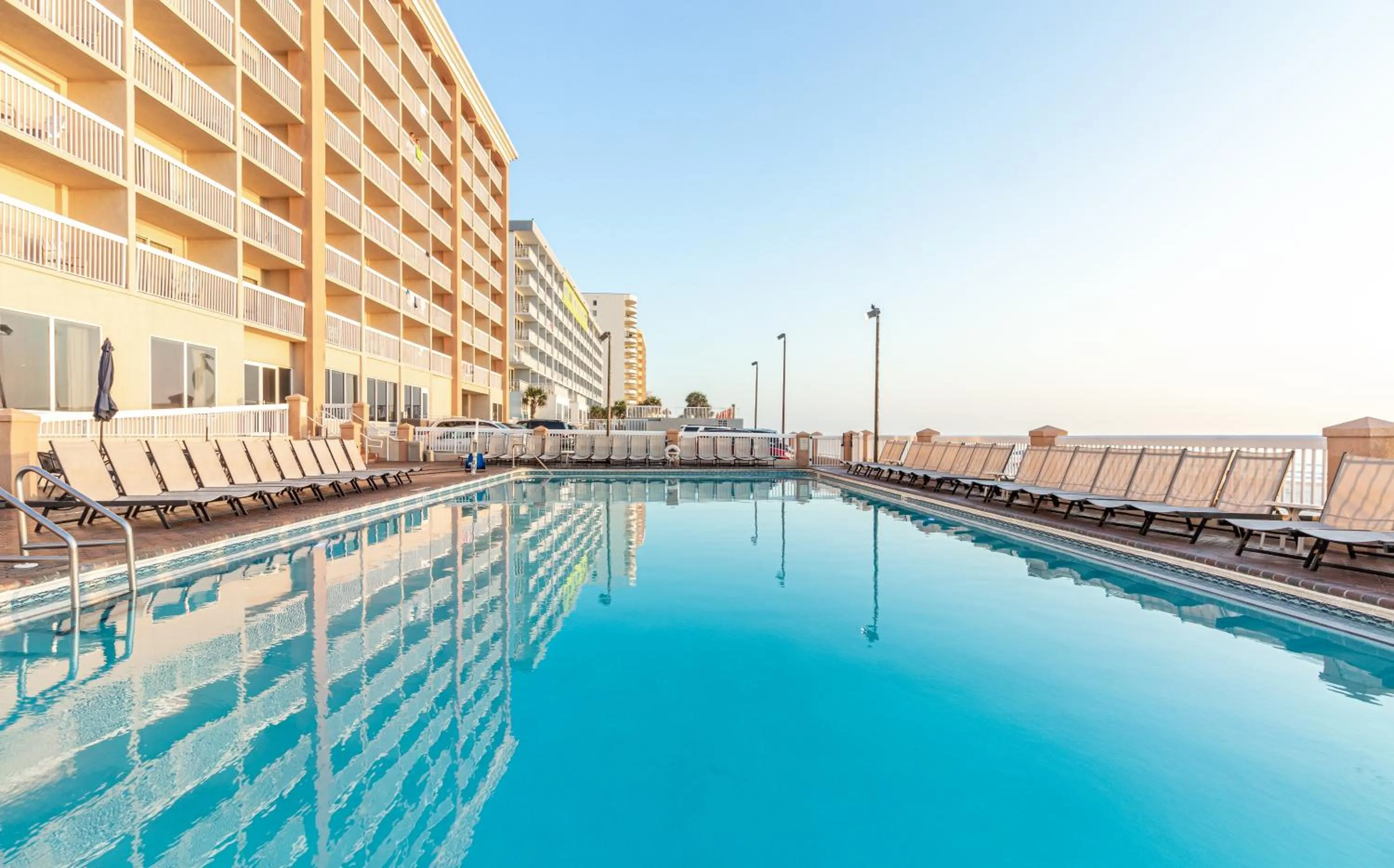 Swimming pool in Hampton Inn Daytona Shores-Oceanfront