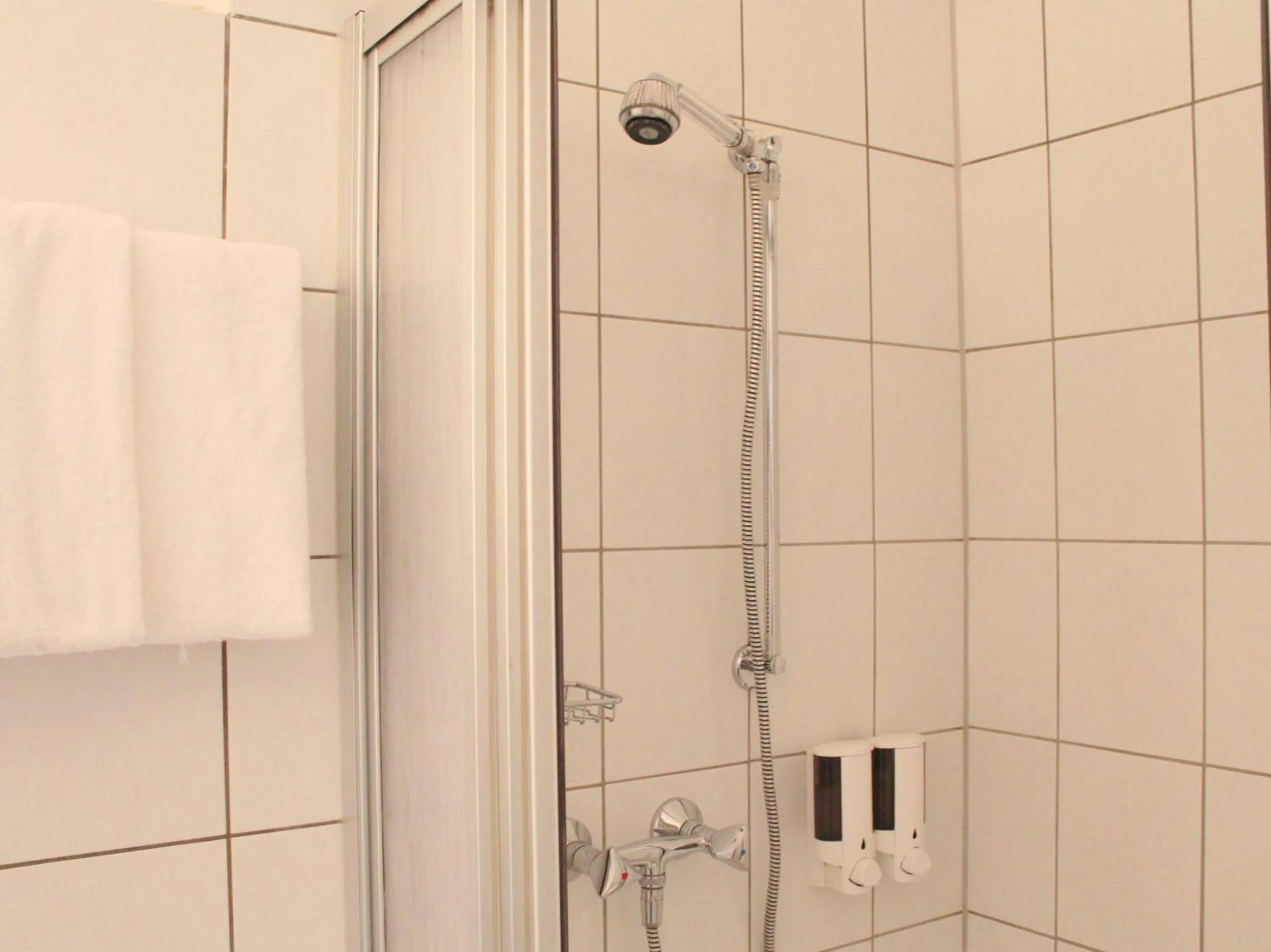 Shower in Brunnen Hotel