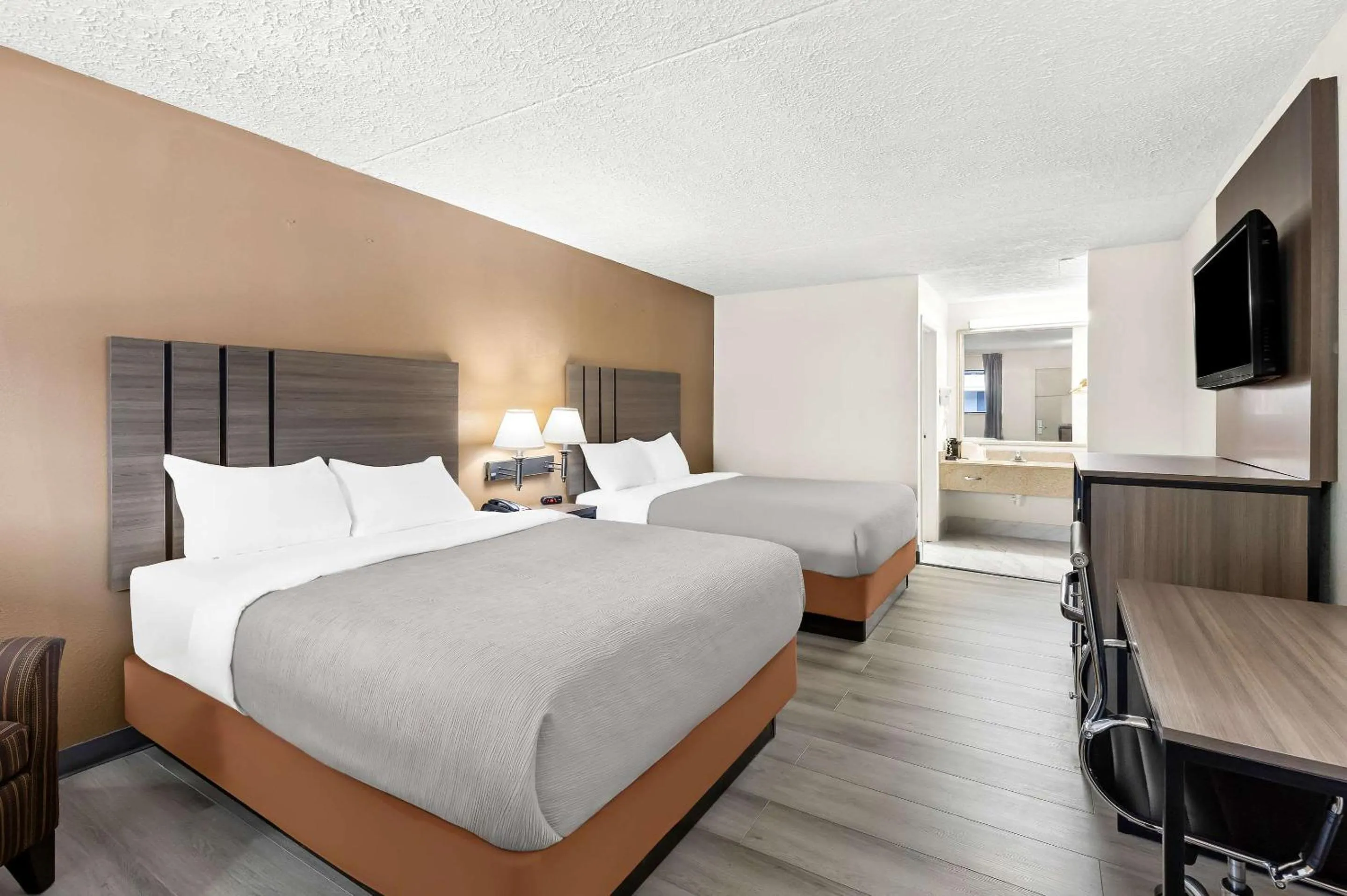 Bedroom, Bed in Quality Inn Middleburg Heights near Cleveland Airport