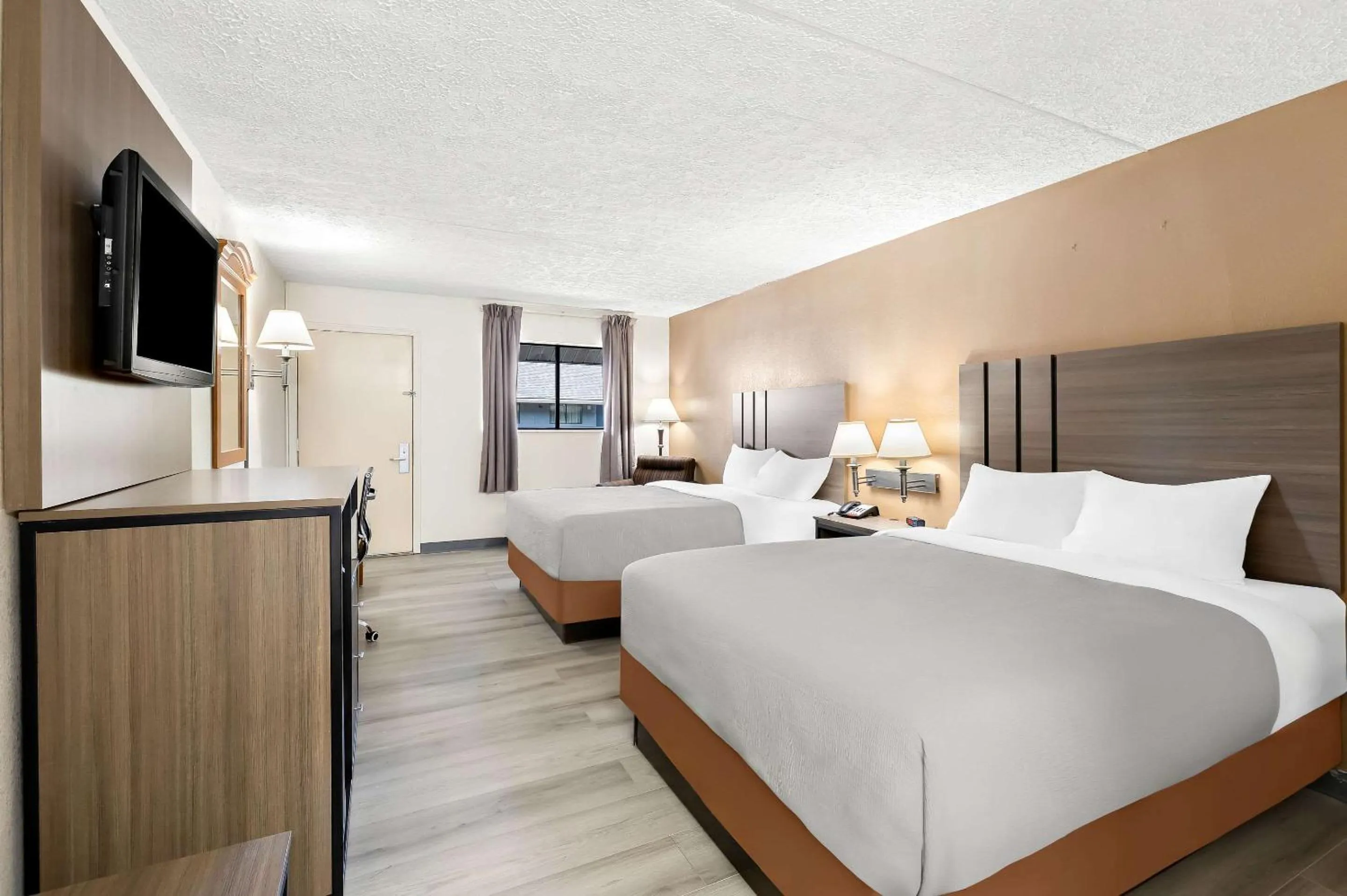 Bedroom, Bed in Quality Inn Middleburg Heights near Cleveland Airport