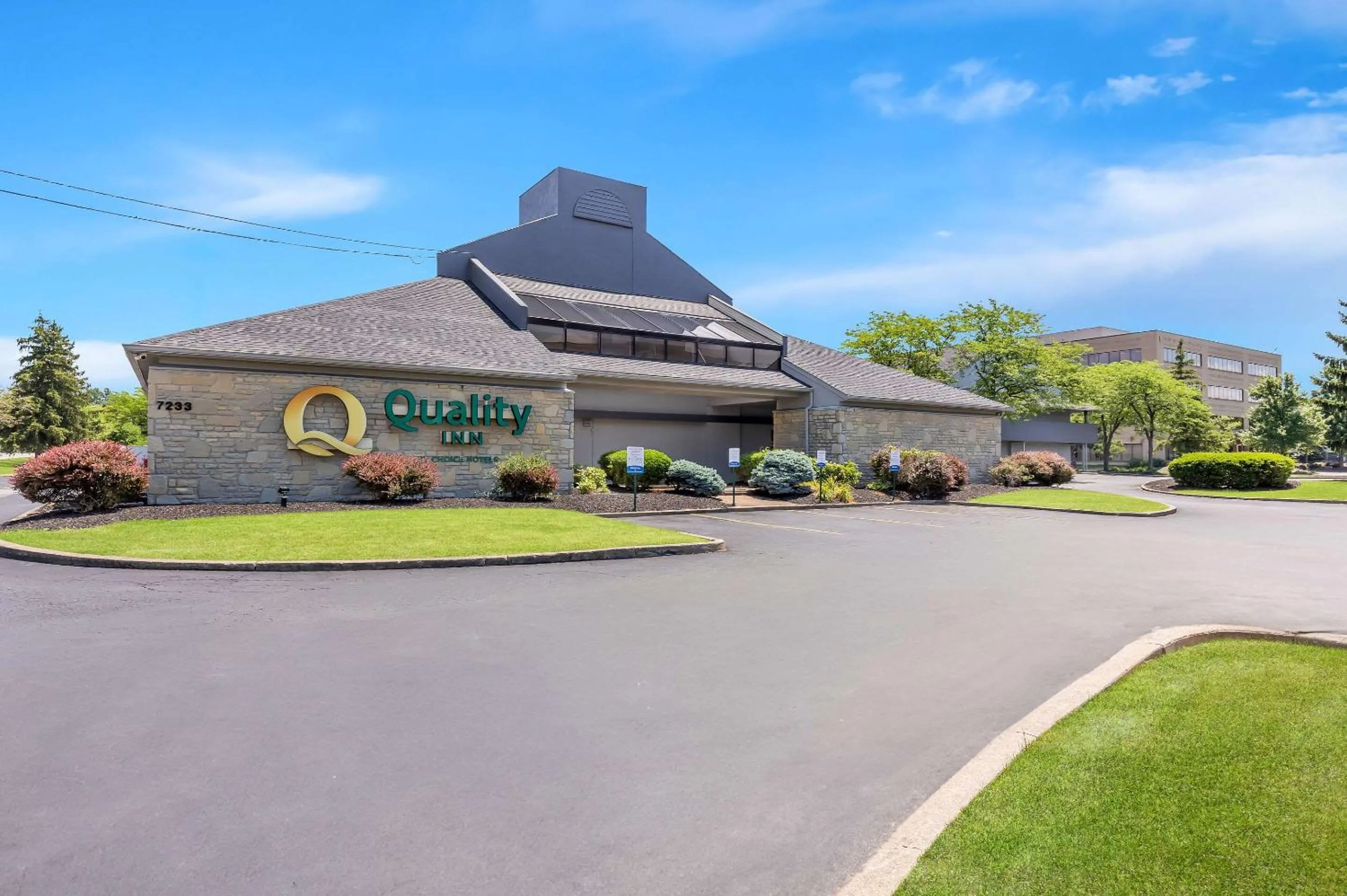 Property building in Quality Inn Middleburg Heights near Cleveland Airport
