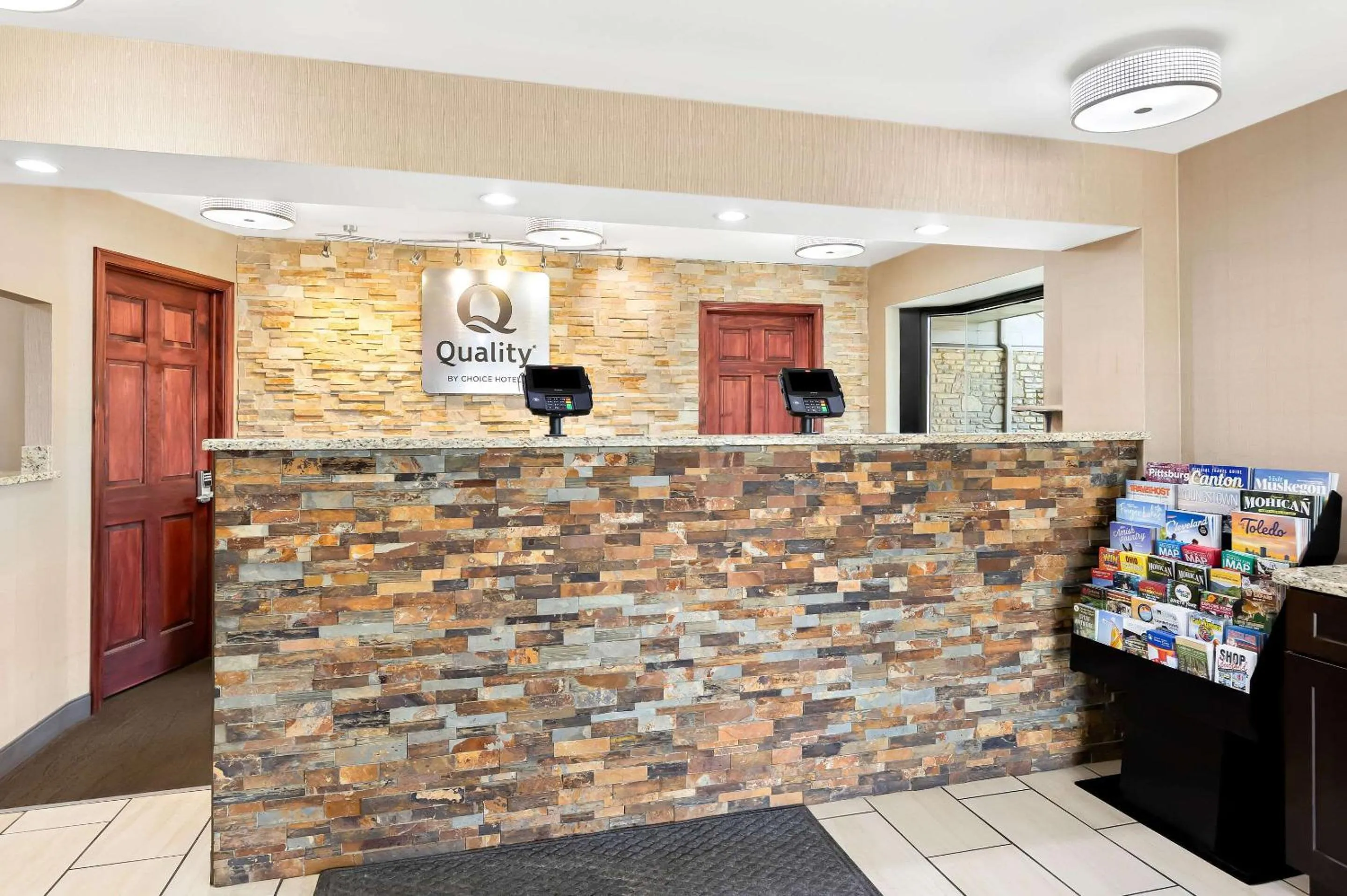 Lobby or reception in Quality Inn Middleburg Heights near Cleveland Airport