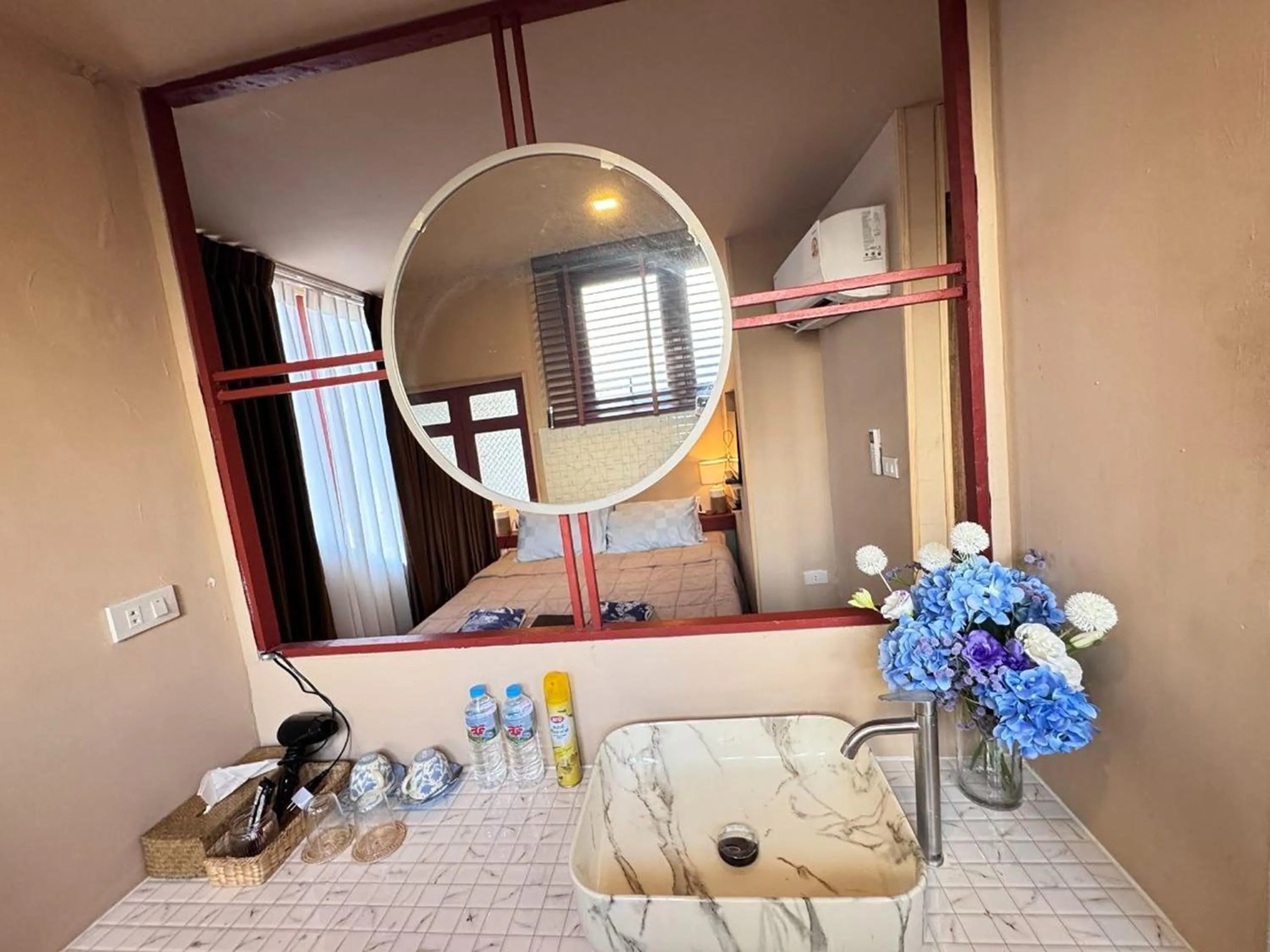 Bathroom in Blu Cabin Ari Stylish Gay Poshtel