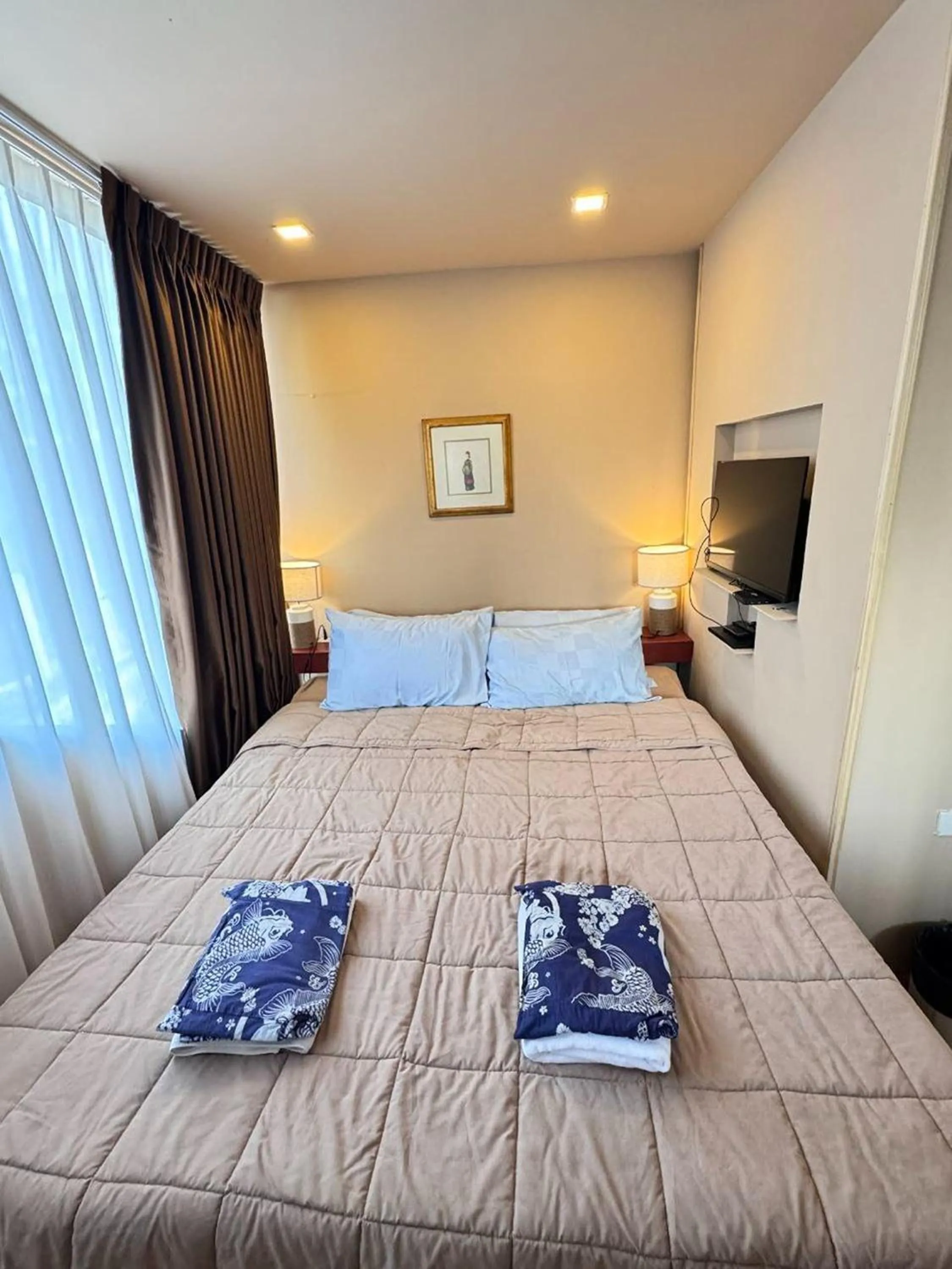 Bed in Blu Cabin Ari Stylish Gay Poshtel