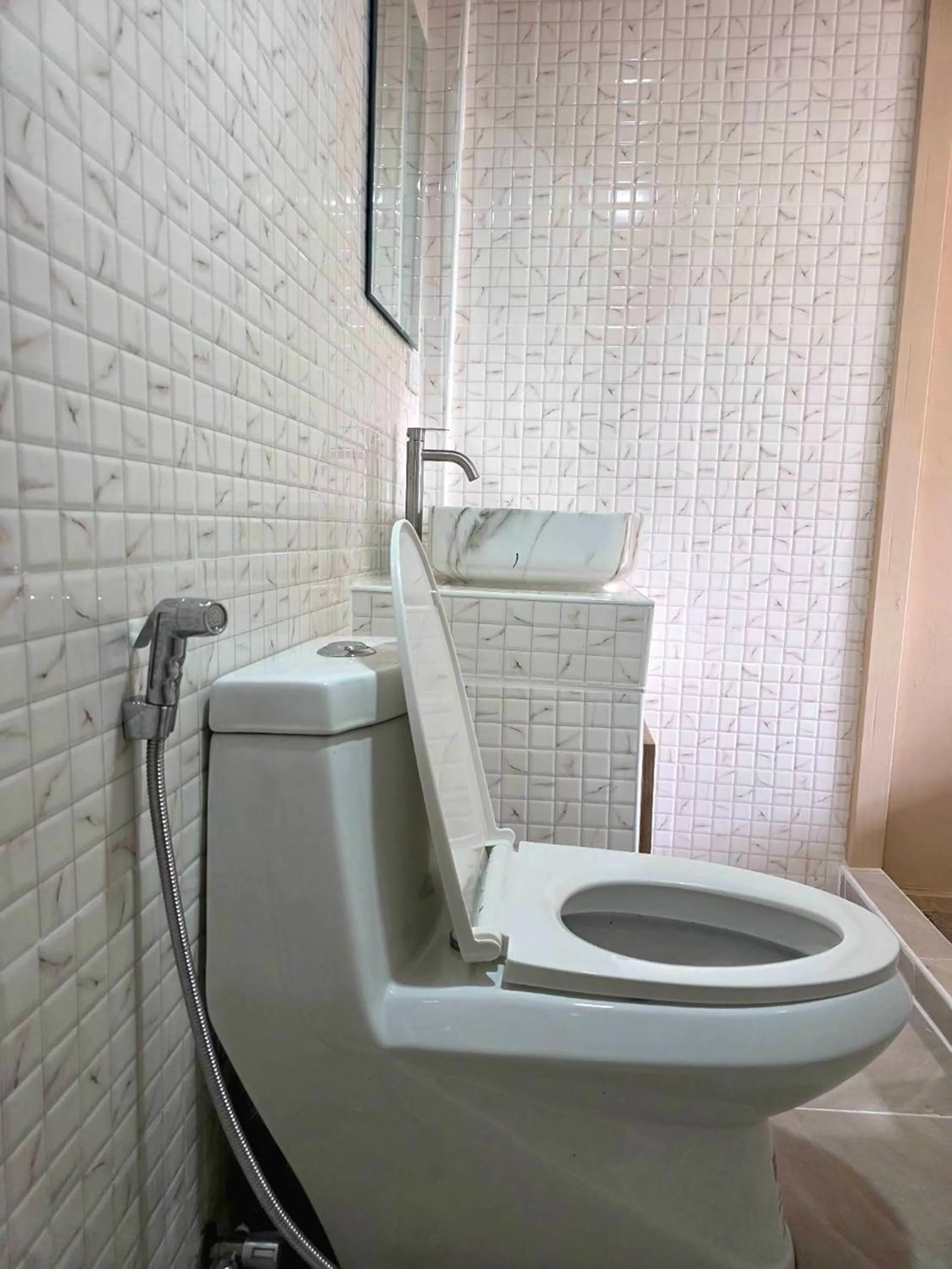 Bathroom in Blu Cabin Ari Stylish Gay Poshtel