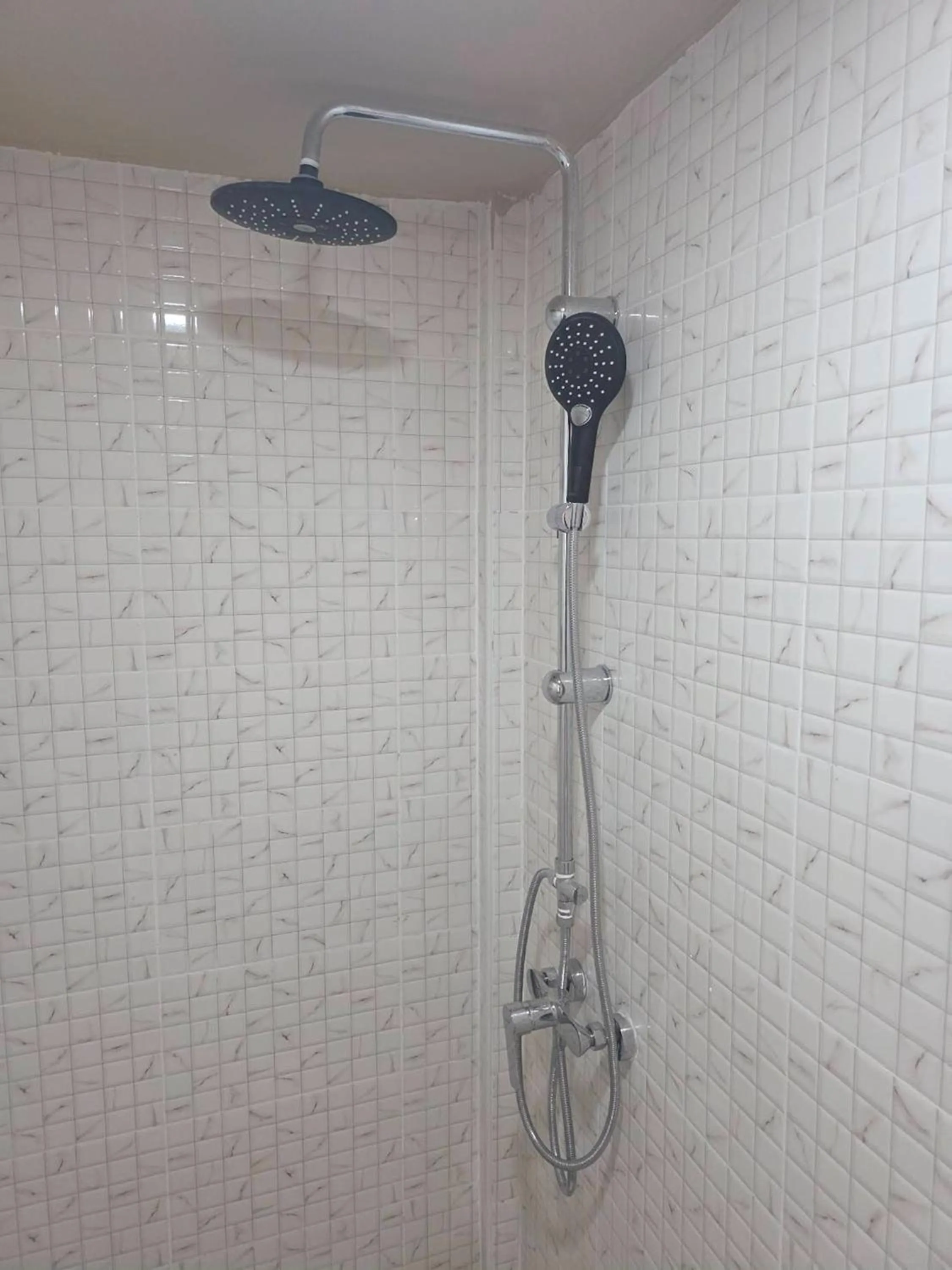 Bathroom in Blu Cabin Ari Stylish Gay Poshtel