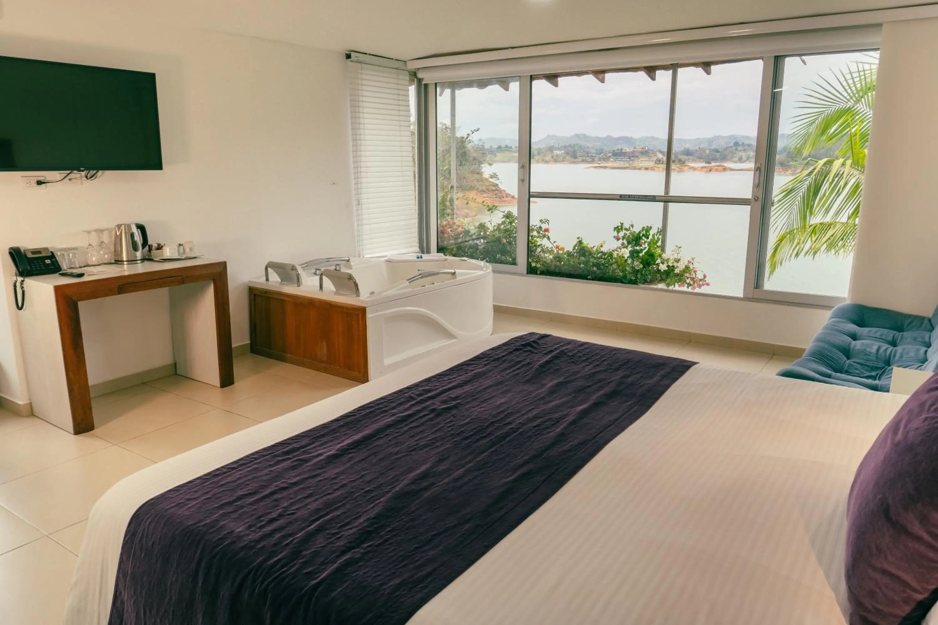 Hot Tub, Bed in Hotel Los Recuerdos