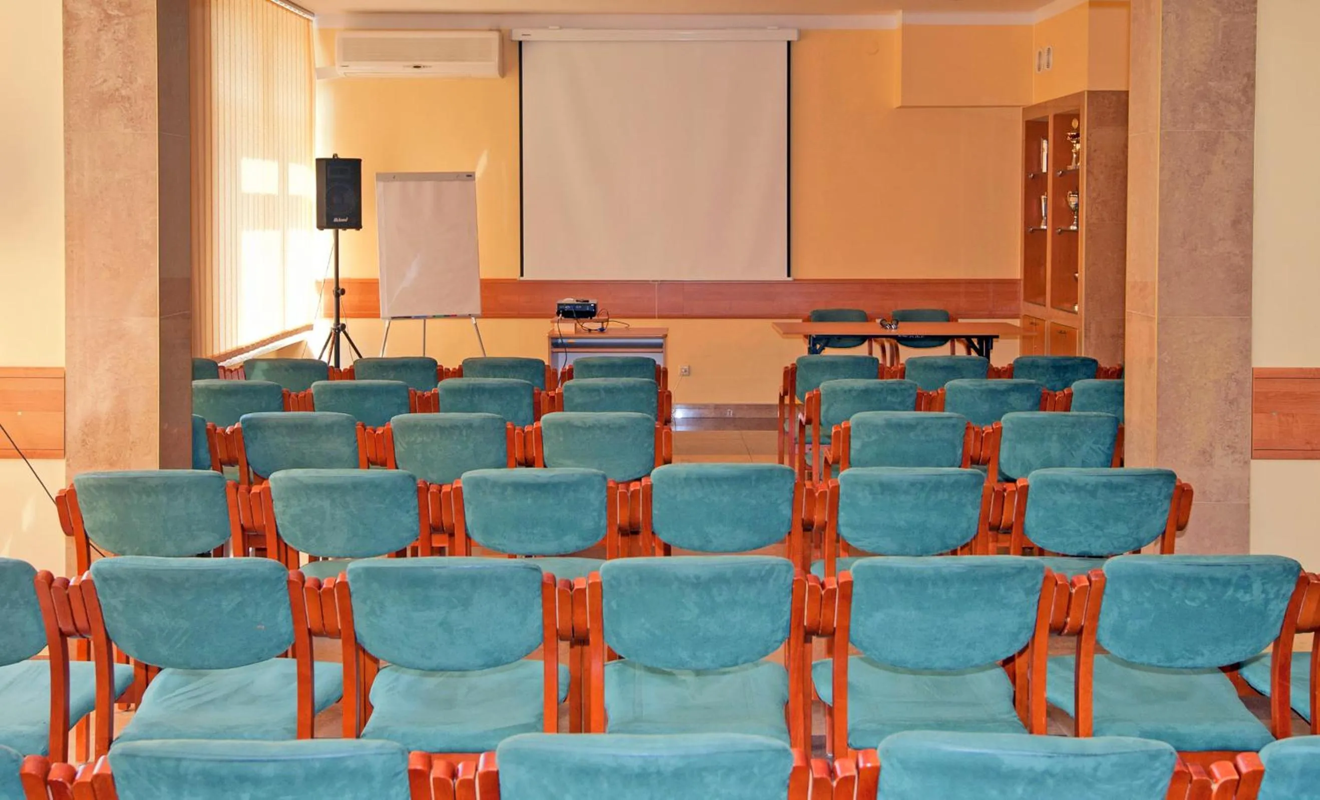 Business facilities in Hotel Logos