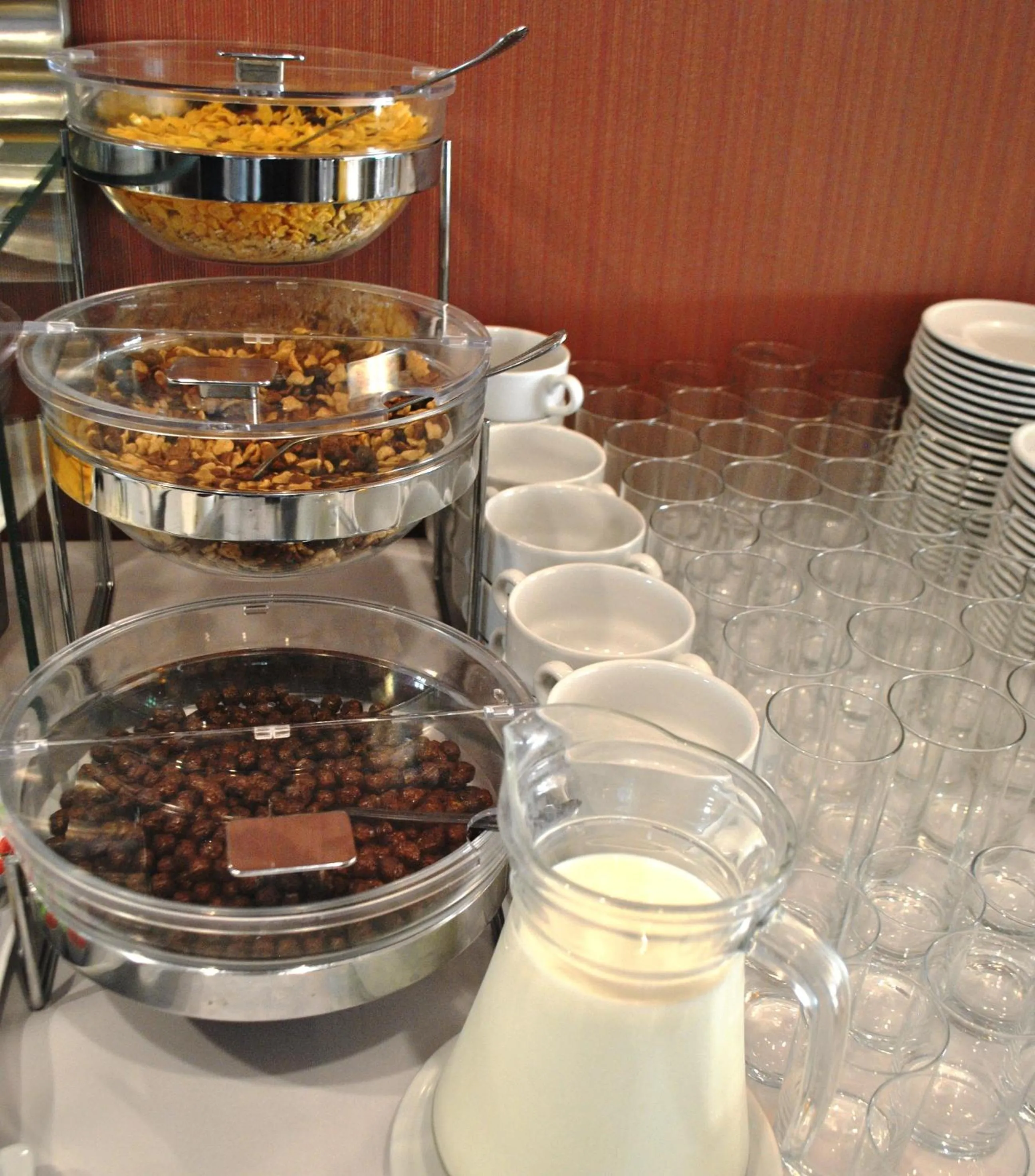 Breakfast in Hotel Logos