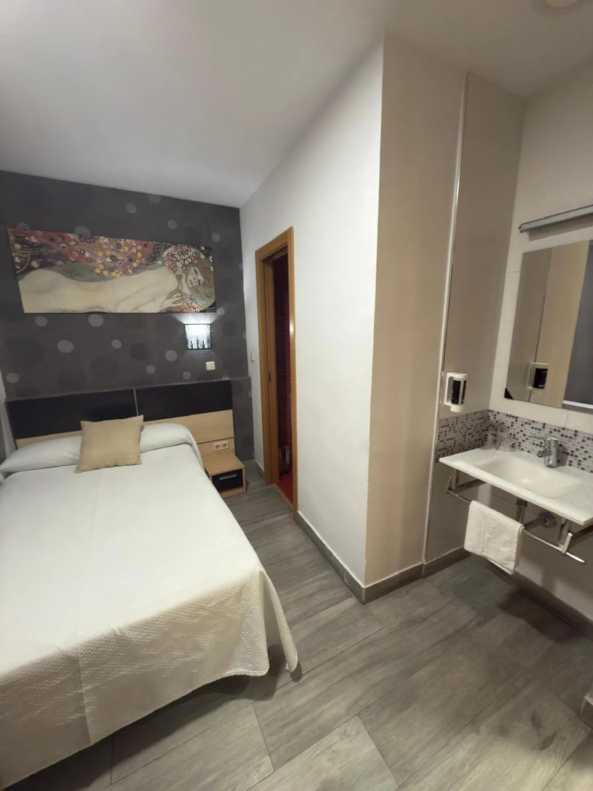 Photo of the whole room, Bed in Hostal Falfes