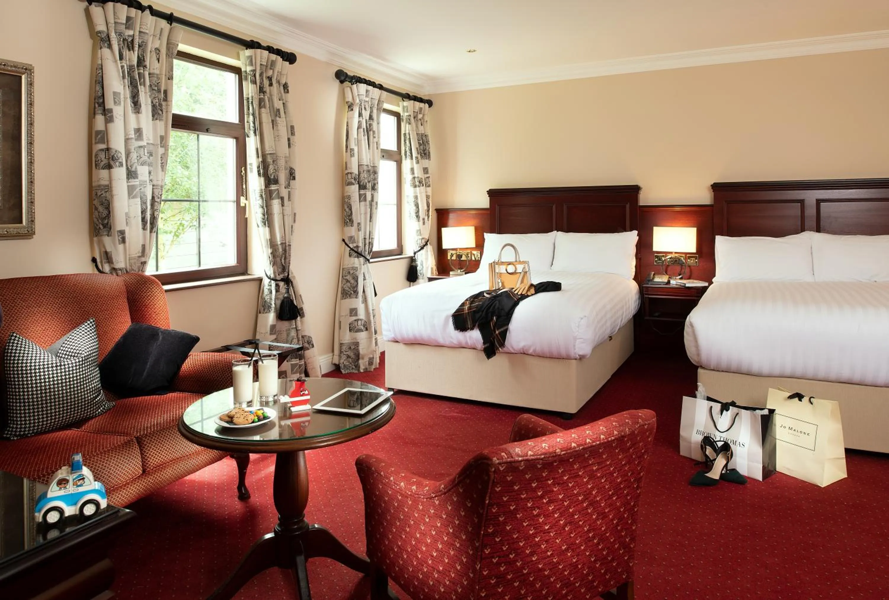 Bedroom, Bed in Bunratty Manor Hotel