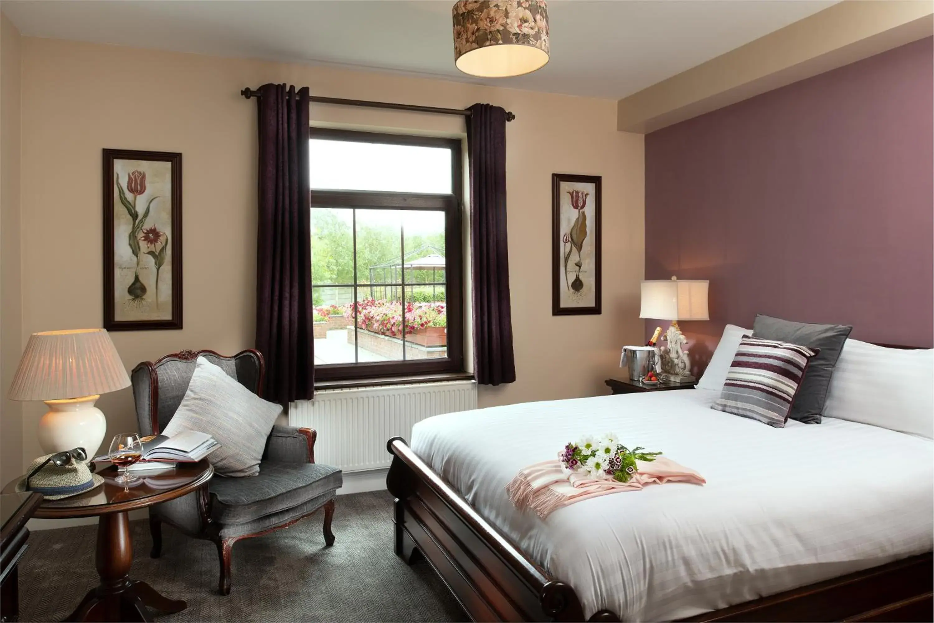 Deluxe Double Room in Bunratty Manor Hotel Deluxe Double Room in Bunratty Manor Hotel