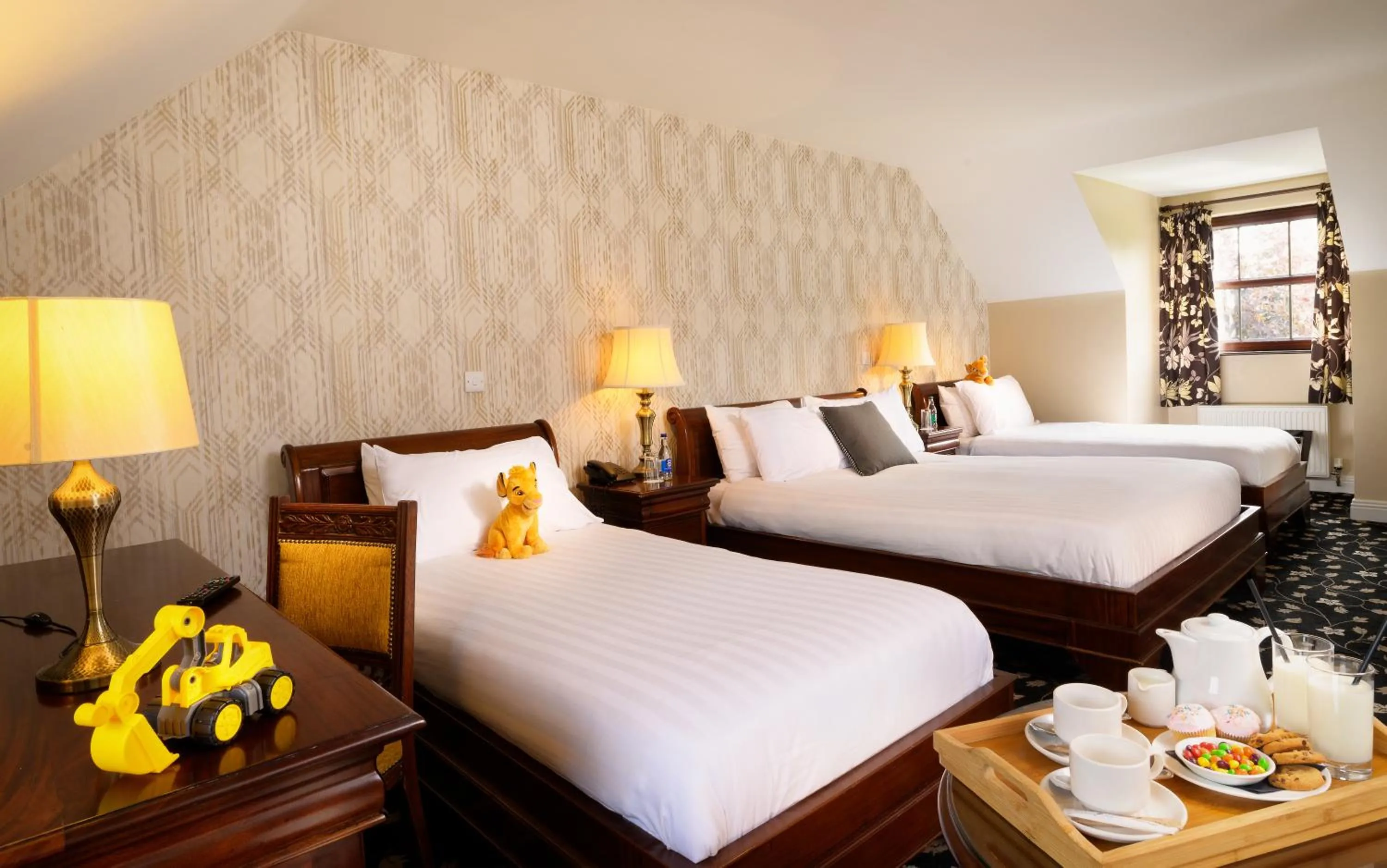 Bedroom, Bed in Bunratty Manor Hotel