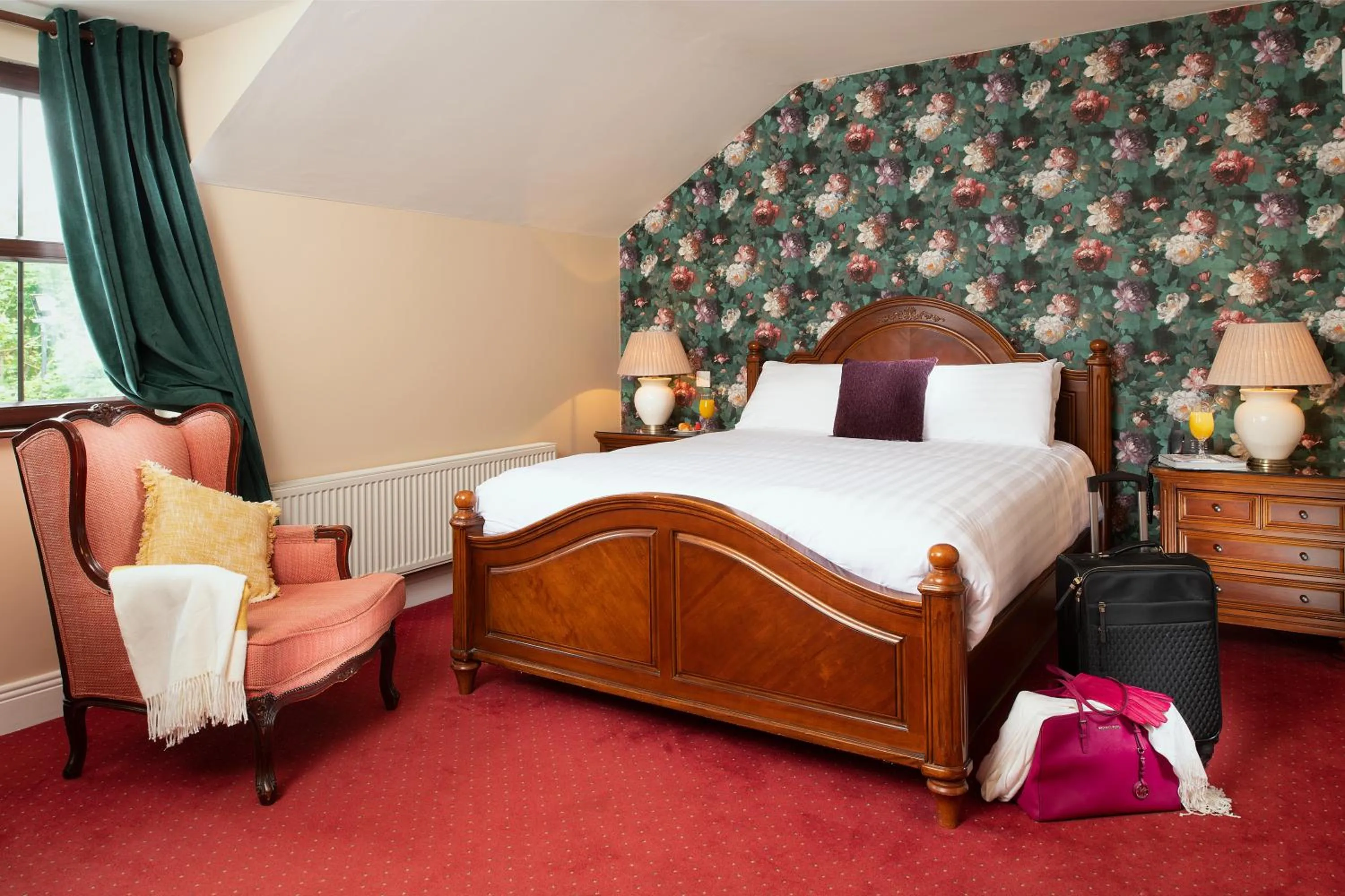 Bedroom, Bed in Bunratty Manor Hotel