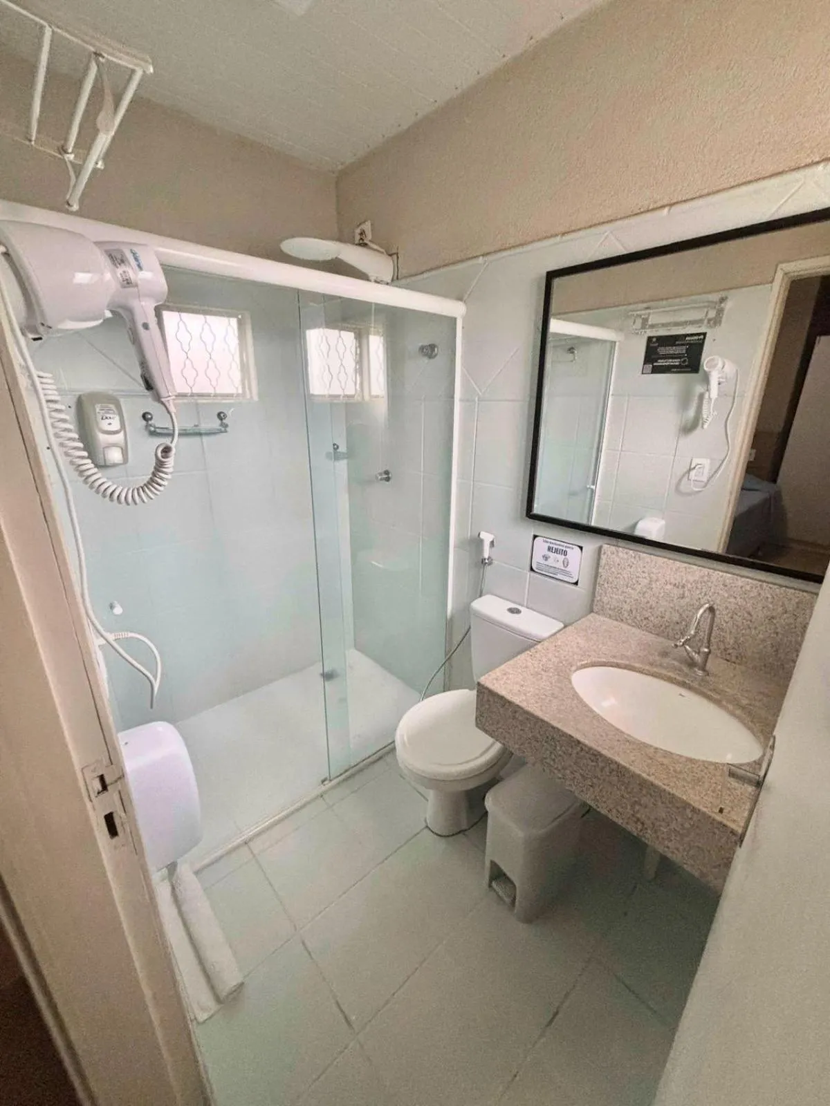 Shower in Hotel Paraíso das Águas Bonito