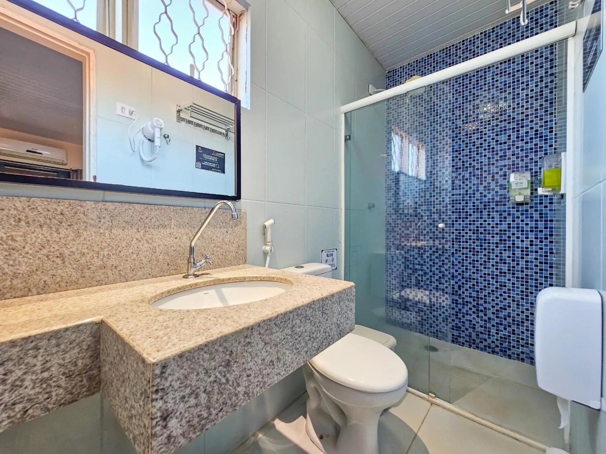 Shower in Hotel Paraíso das Águas Bonito