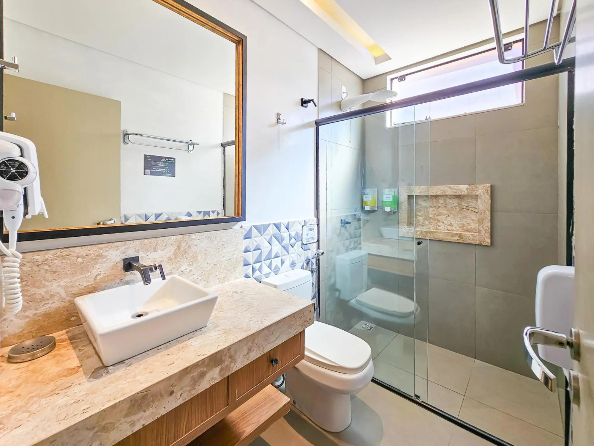 Shower in Hotel Paraíso das Águas Bonito