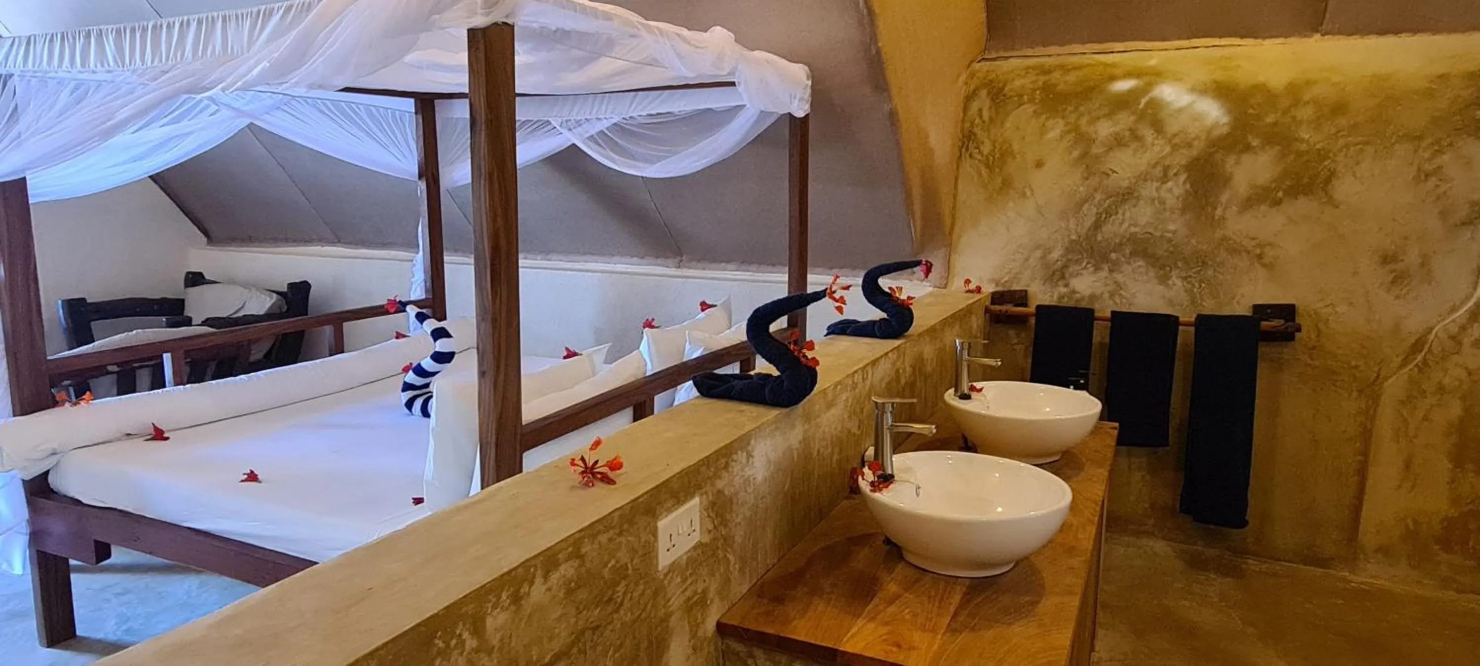 Bathroom, Bed in The Zanzibari