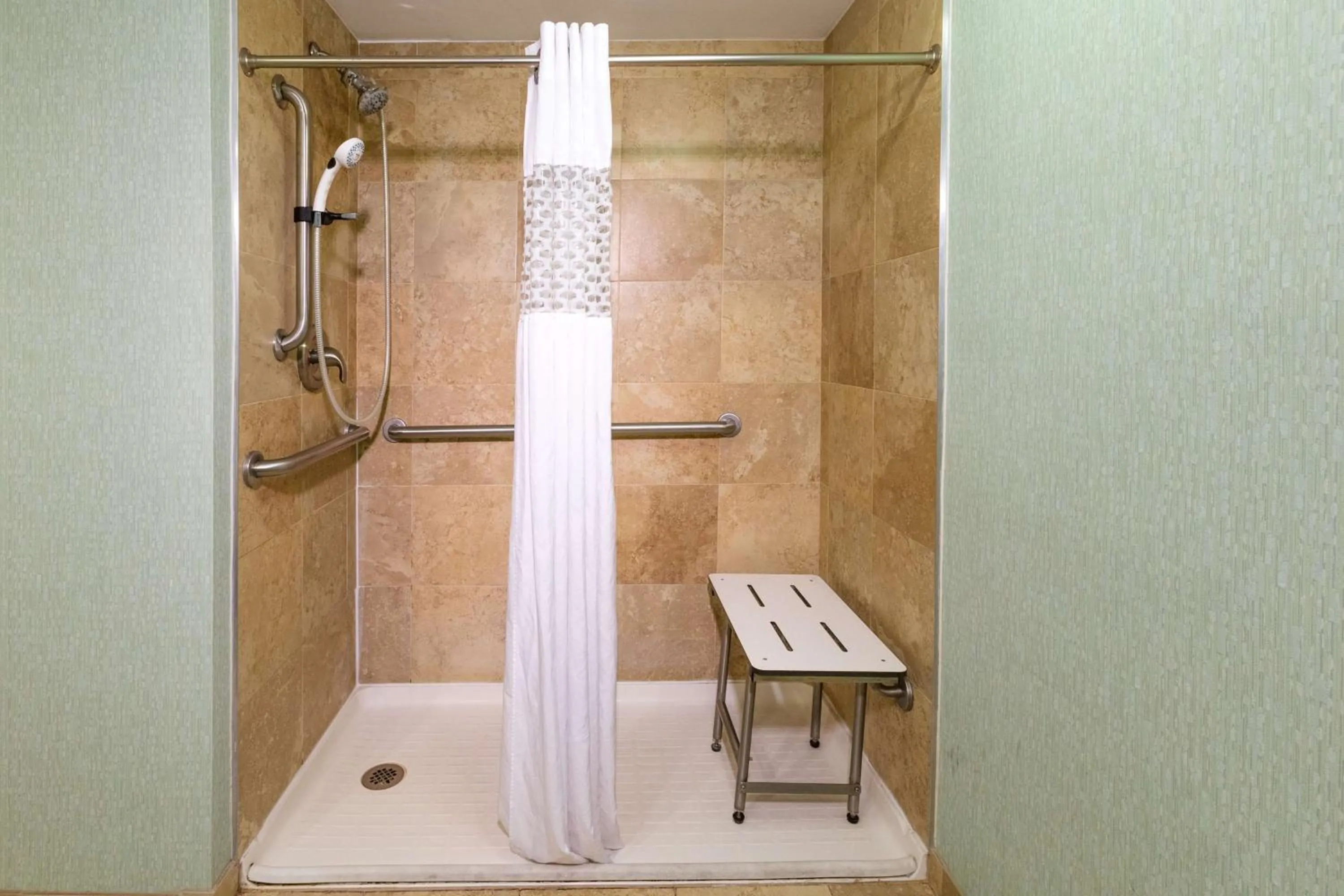 Bathroom in Hampton Inn Daytona Speedway-Airport