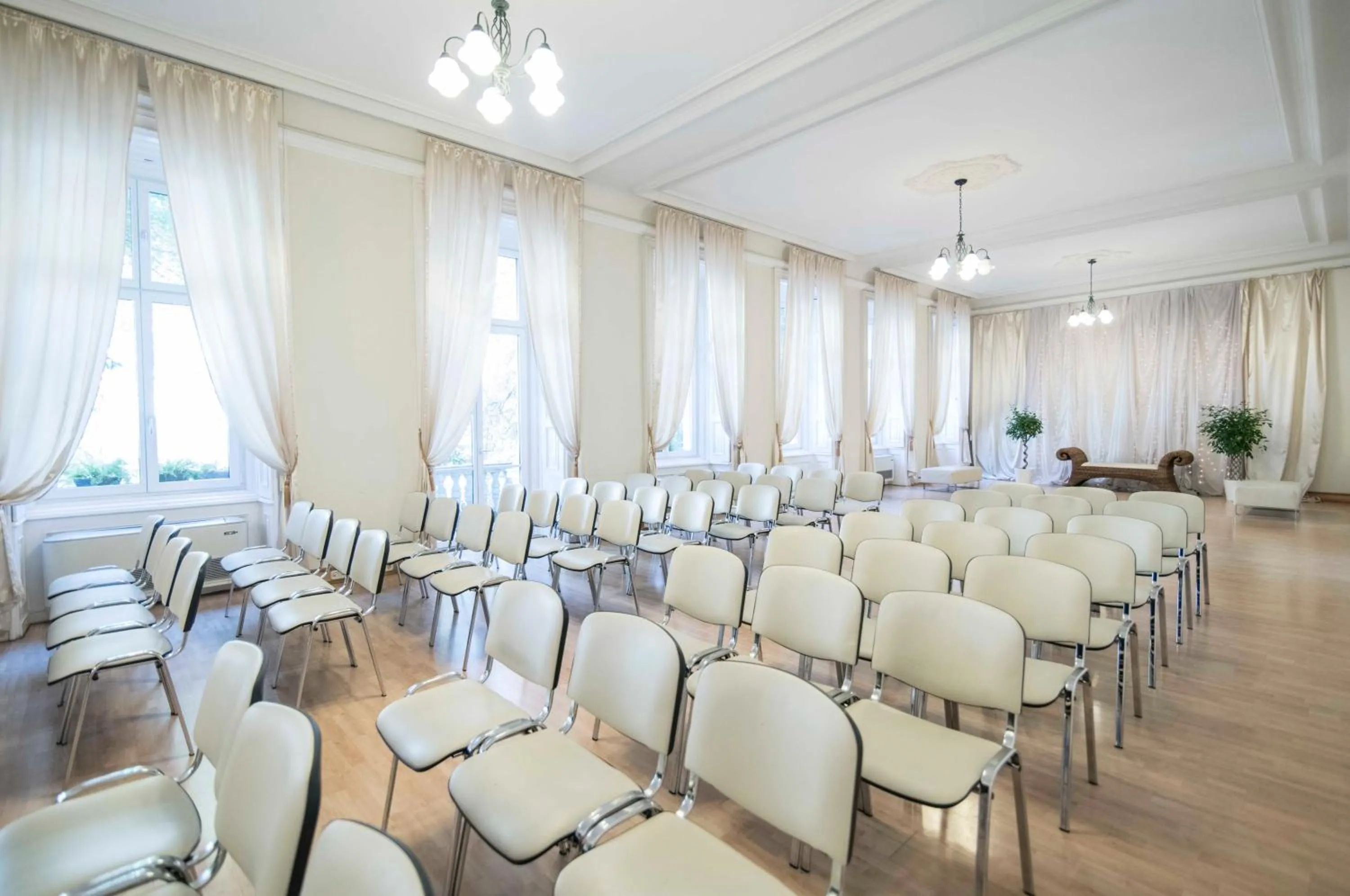 Business facilities in Harmonia Palace - Luxury Apartments