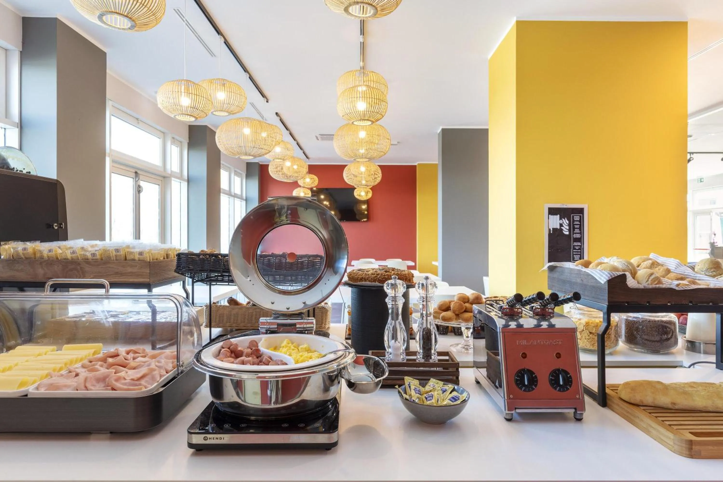 Restaurant/places to eat in B&B Hotel Roma Fiumicino Aeroporto Fiera 1