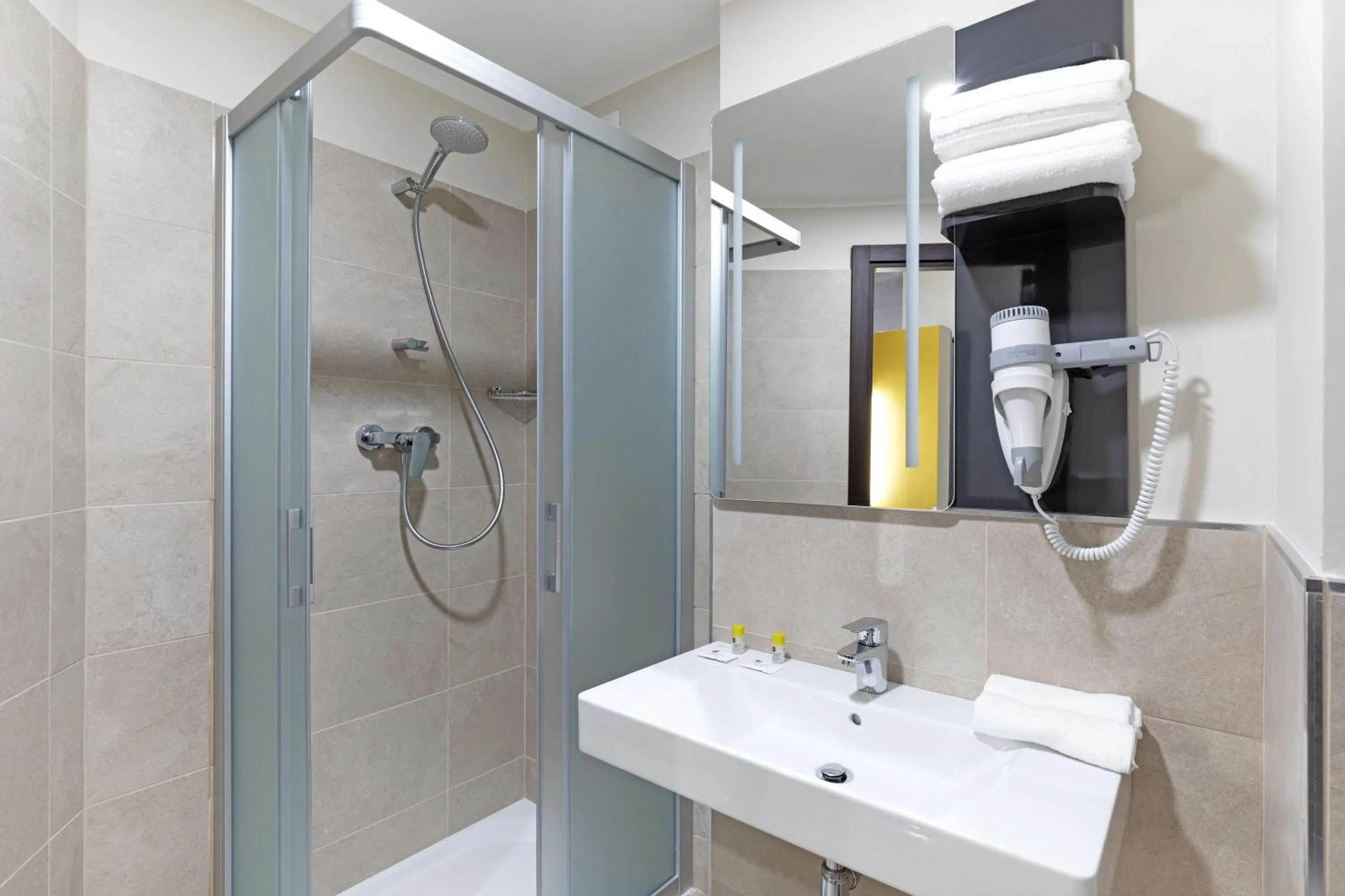 Bathroom in B&B Hotel Roma Fiumicino Aeroporto Fiera 1