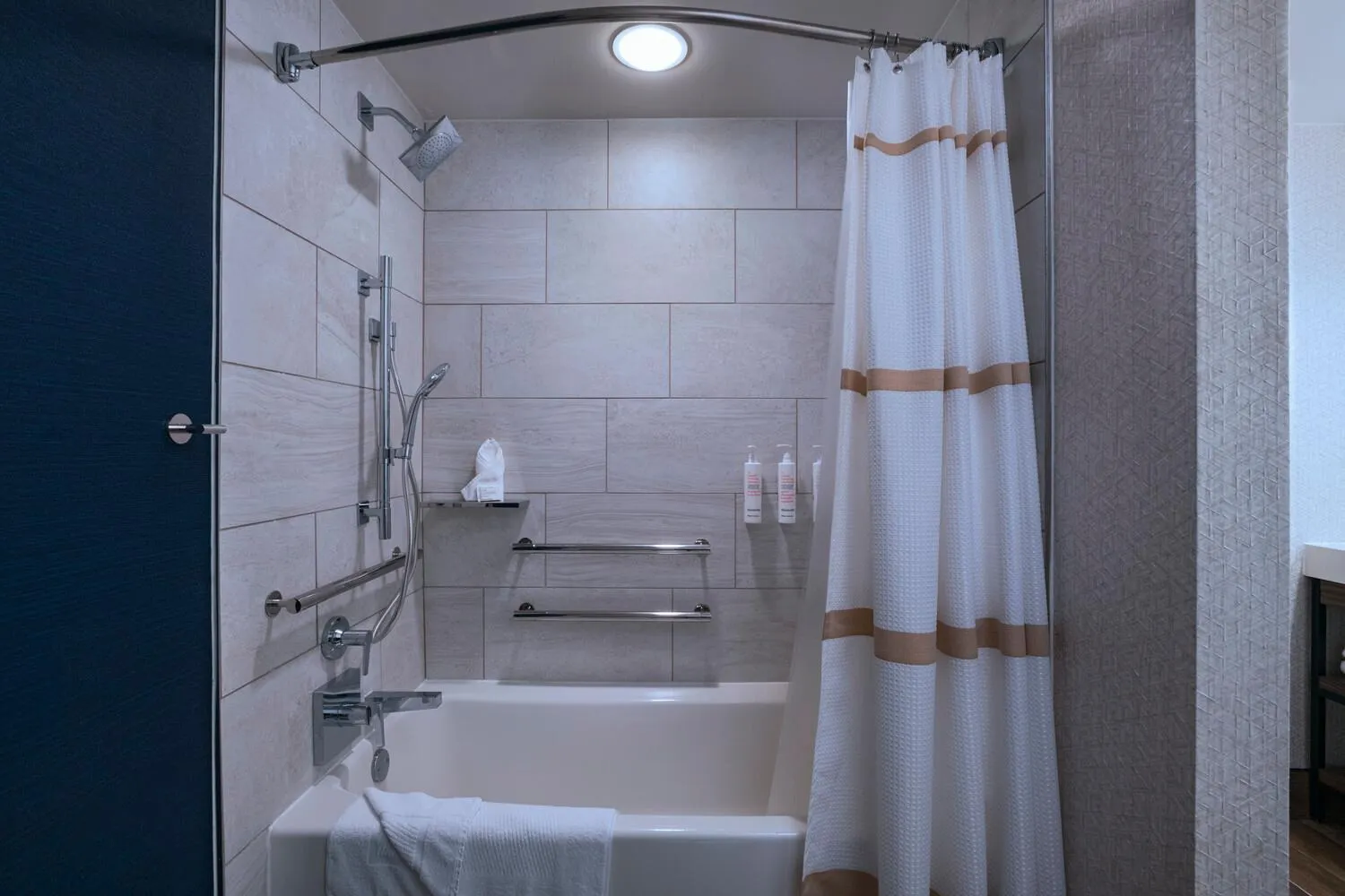 Bath in The Woodlands Waterway Marriott Hotel and Convention Center