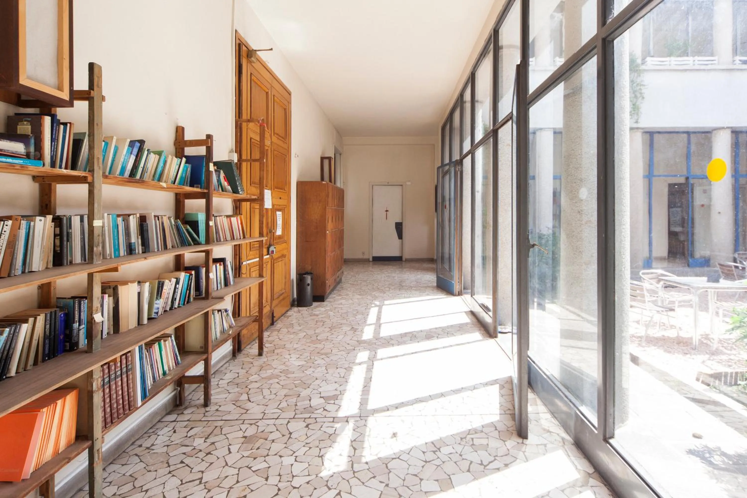 Library in OstellOlinda