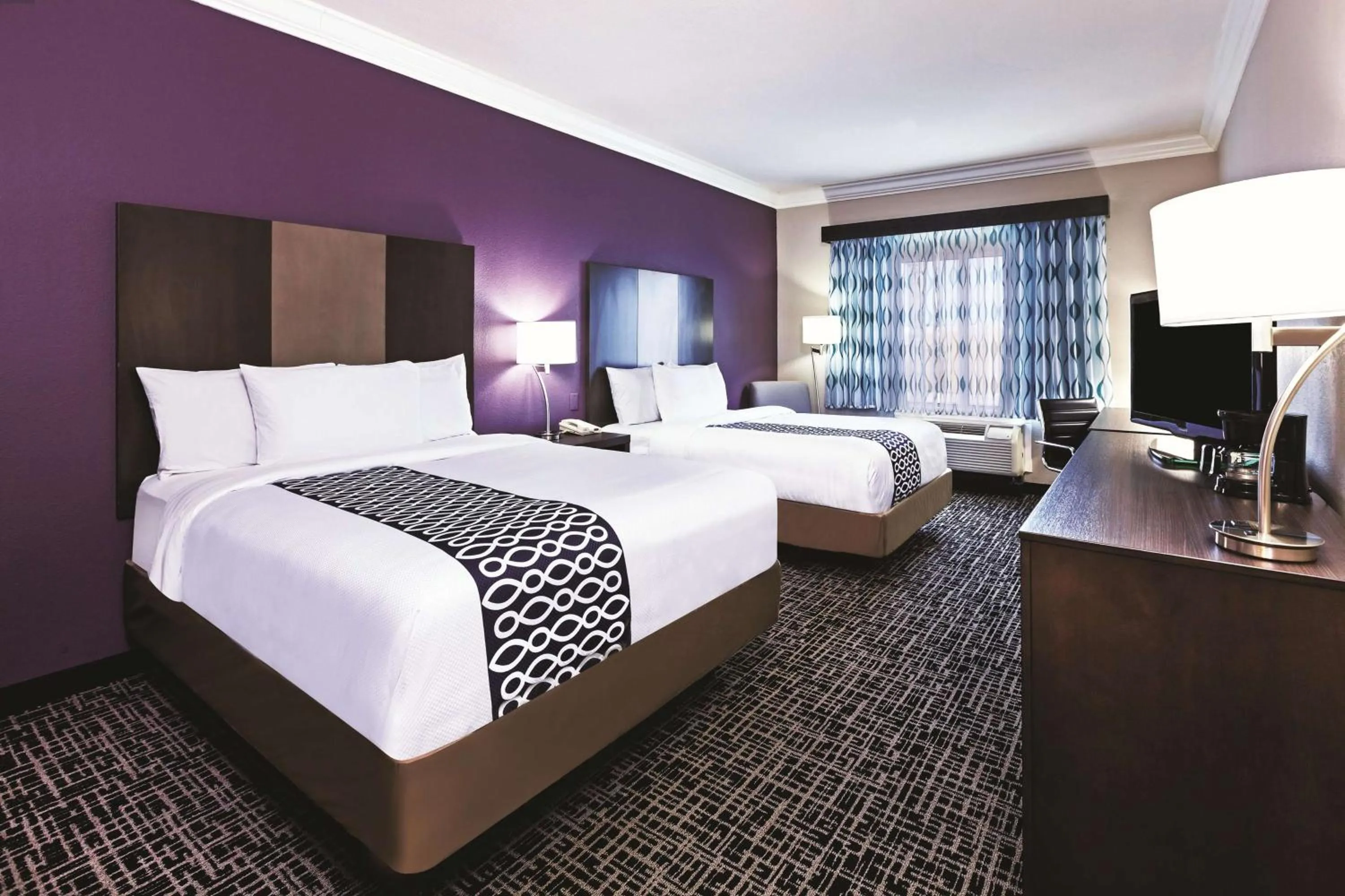 Photo of the whole room, Bed in La Quinta by Wyndham Corpus Christi-N Padre Isl.