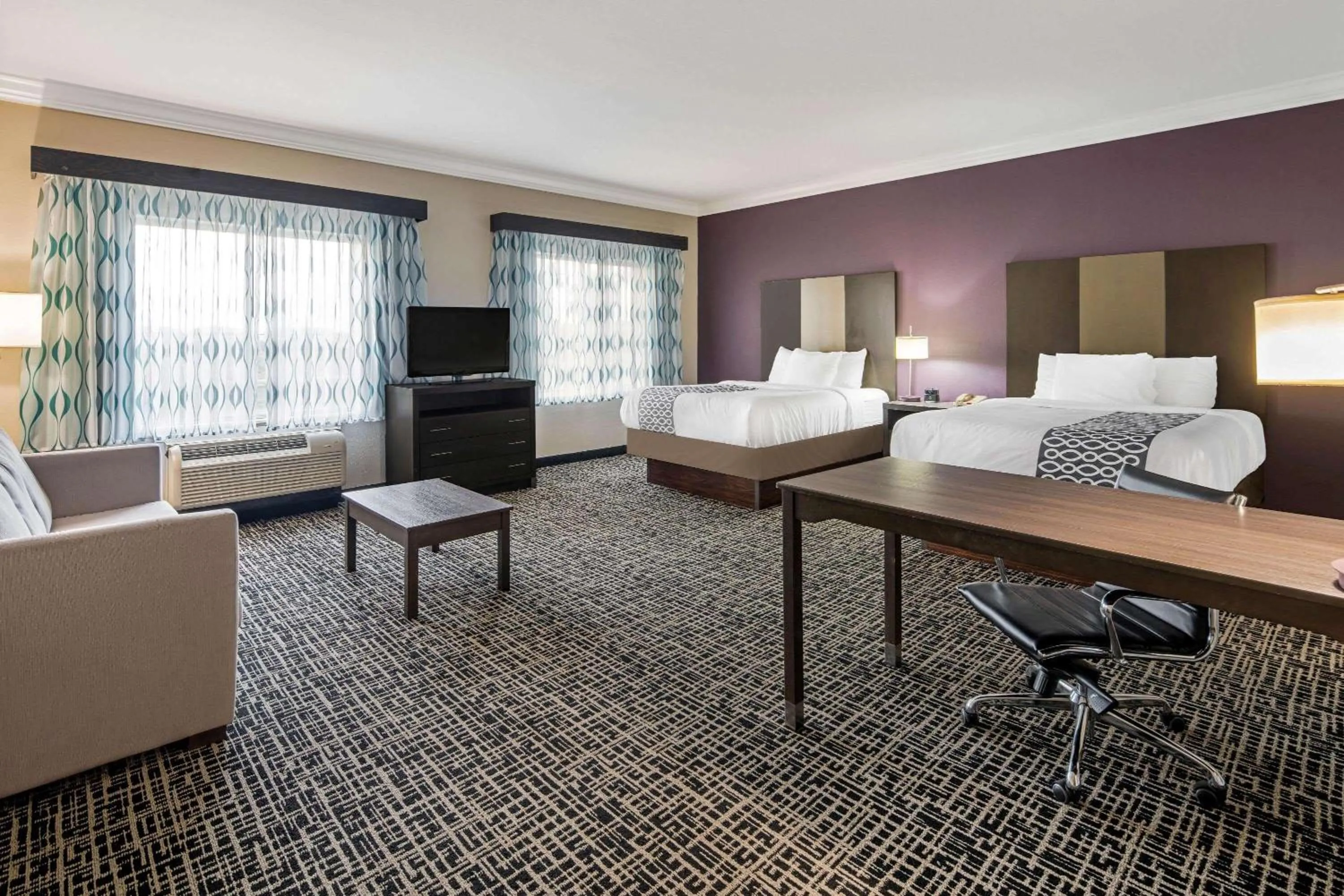 Photo of the whole room, Bed in La Quinta by Wyndham Corpus Christi-N Padre Isl.