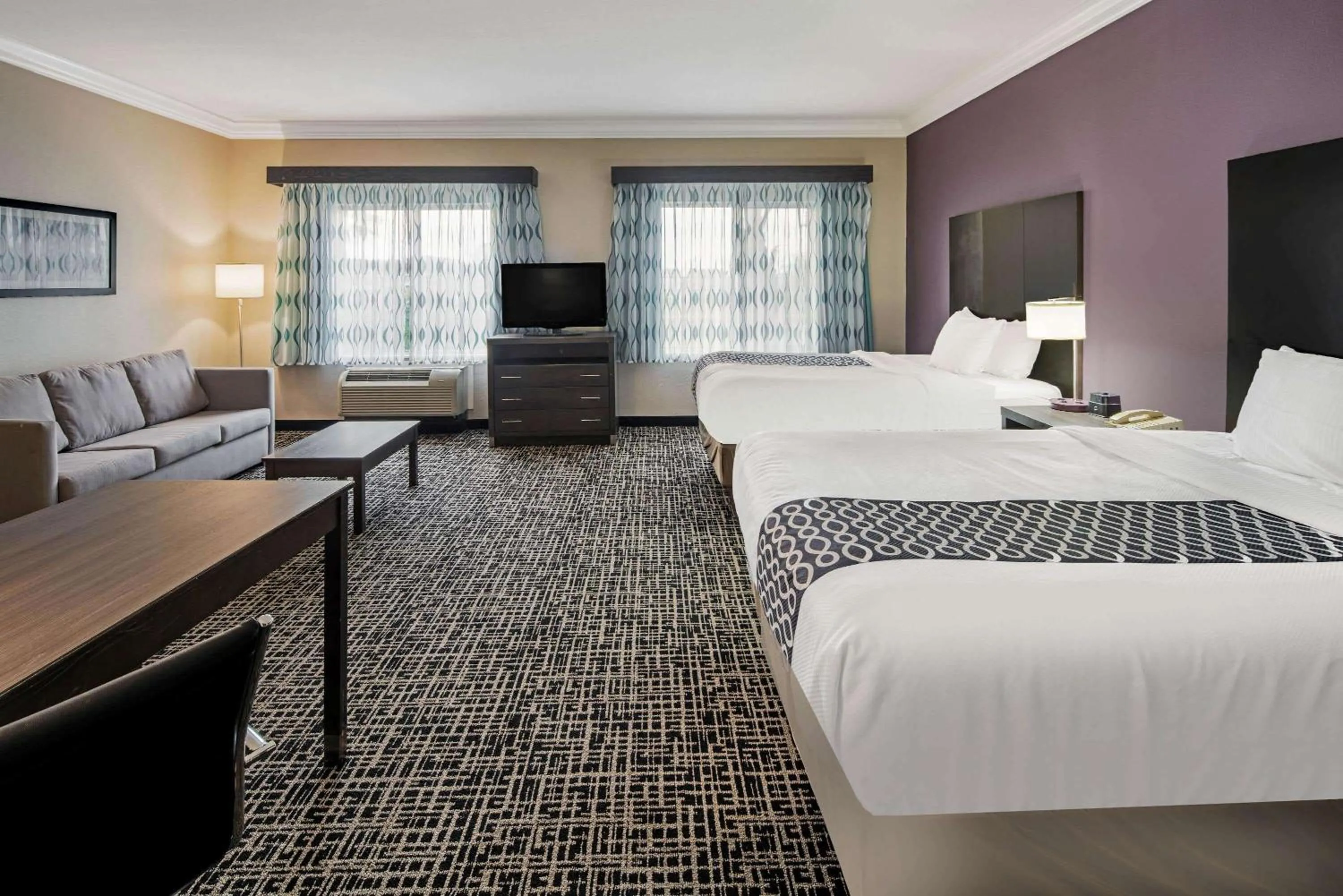 Photo of the whole room, Bed in La Quinta by Wyndham Corpus Christi-N Padre Isl.