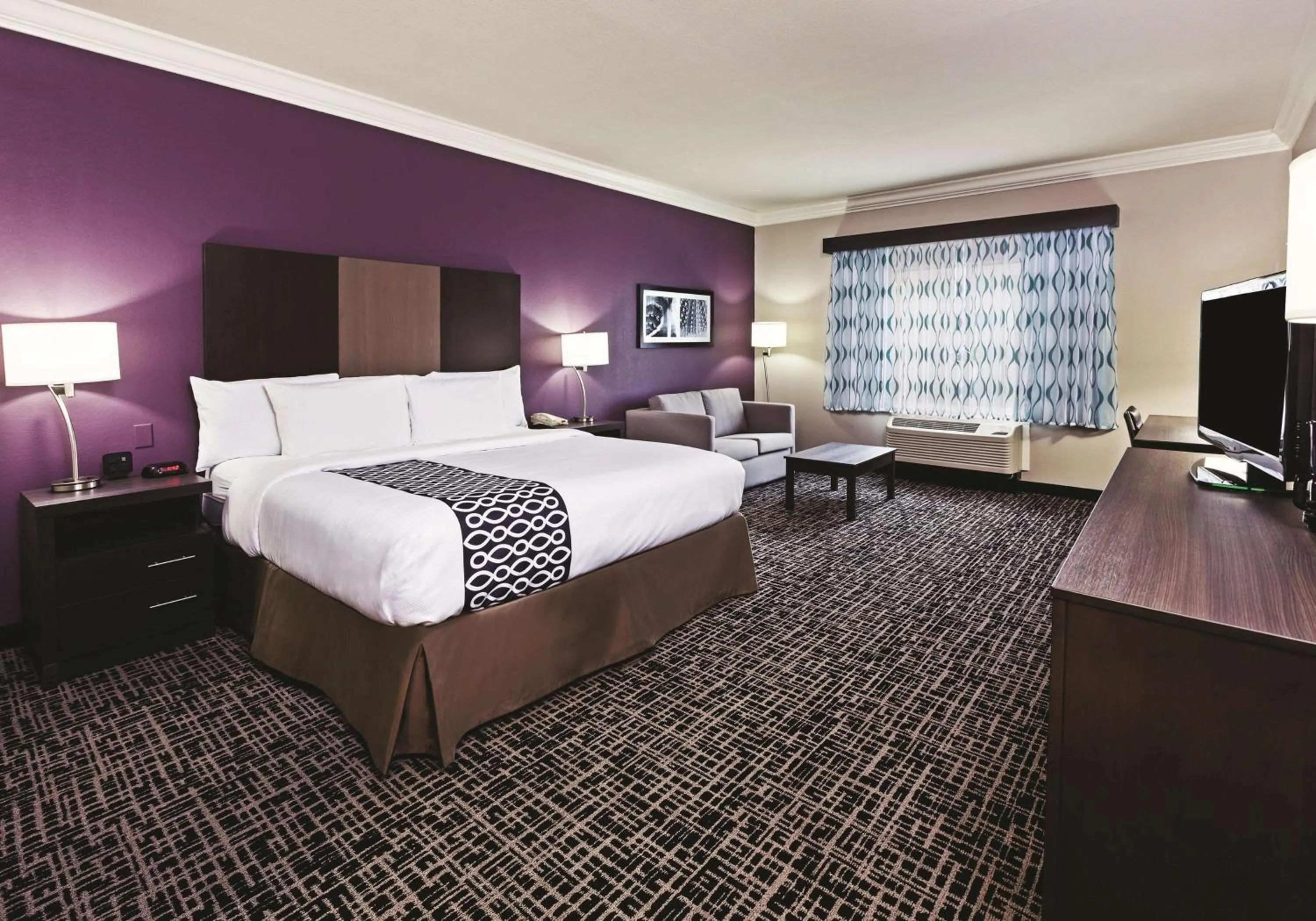 Photo of the whole room, Bed in La Quinta by Wyndham Corpus Christi-N Padre Isl.