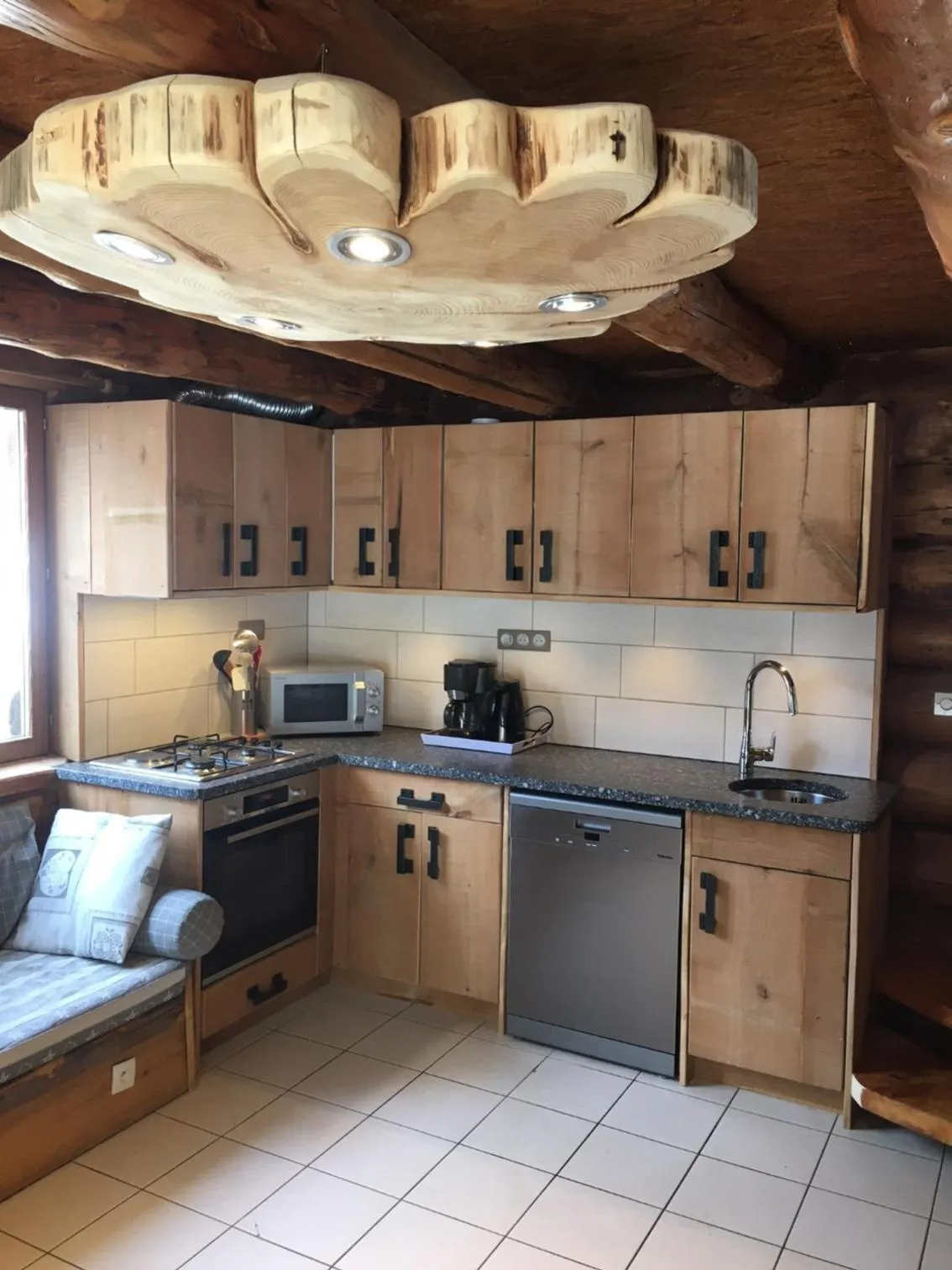 stove in Le Couarôge Chalets et Appartements