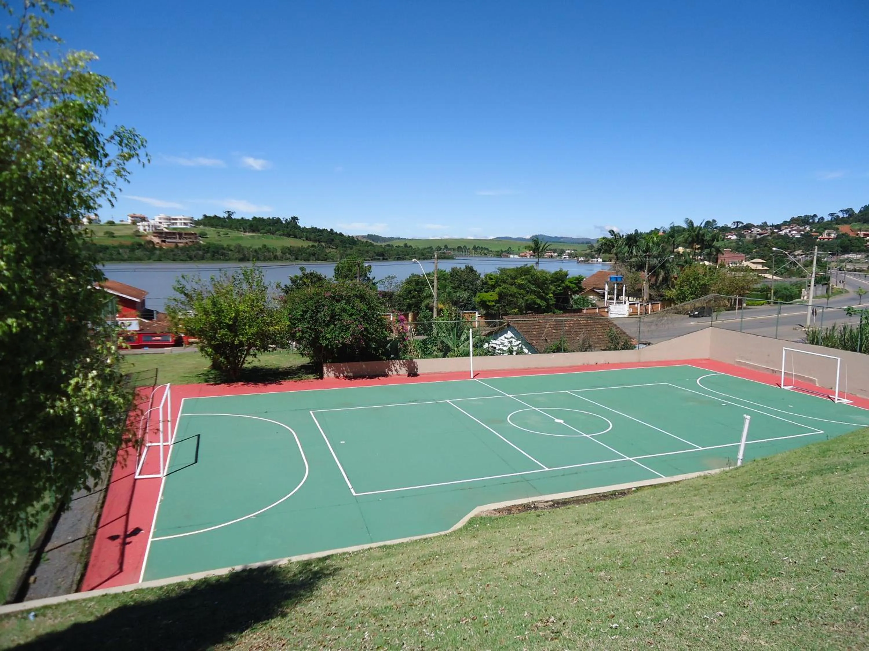 Tennis court in Hotel Nascentes da Serra